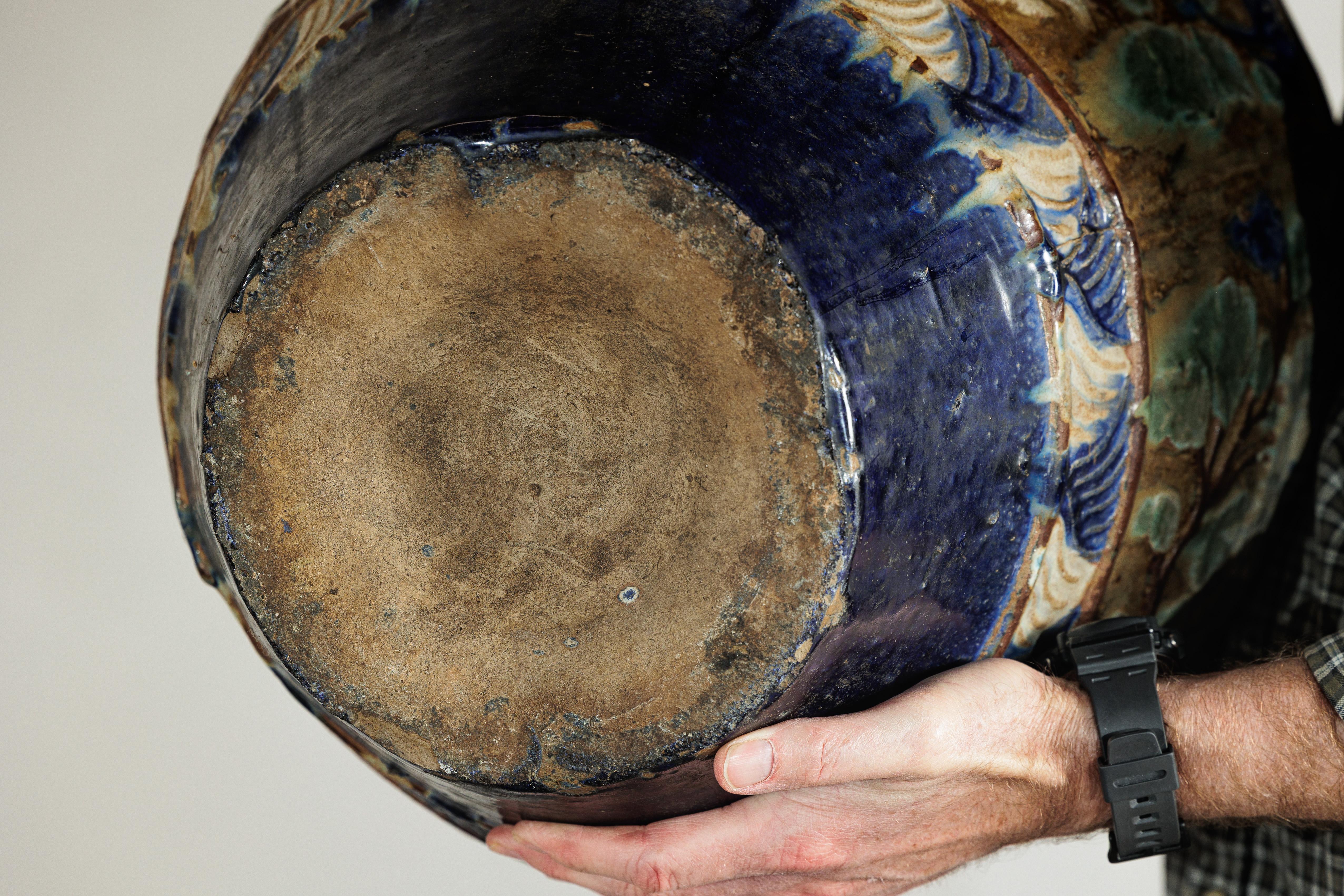 Antigua Tinaja de Agua Anamesa con Decoración de Fénix y Relieve Floral en venta 13