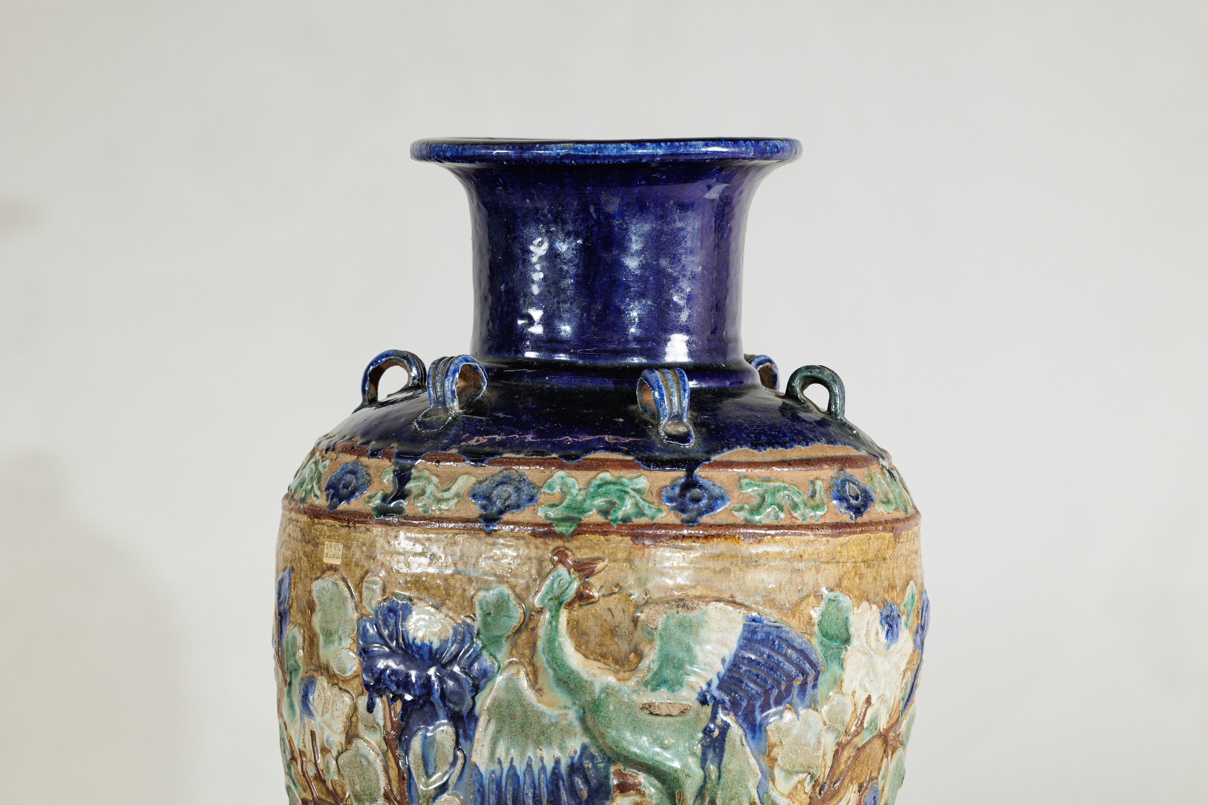 Antigua Tinaja de Agua Anamesa con Decoración de Fénix y Relieve Floral siglo XX en venta