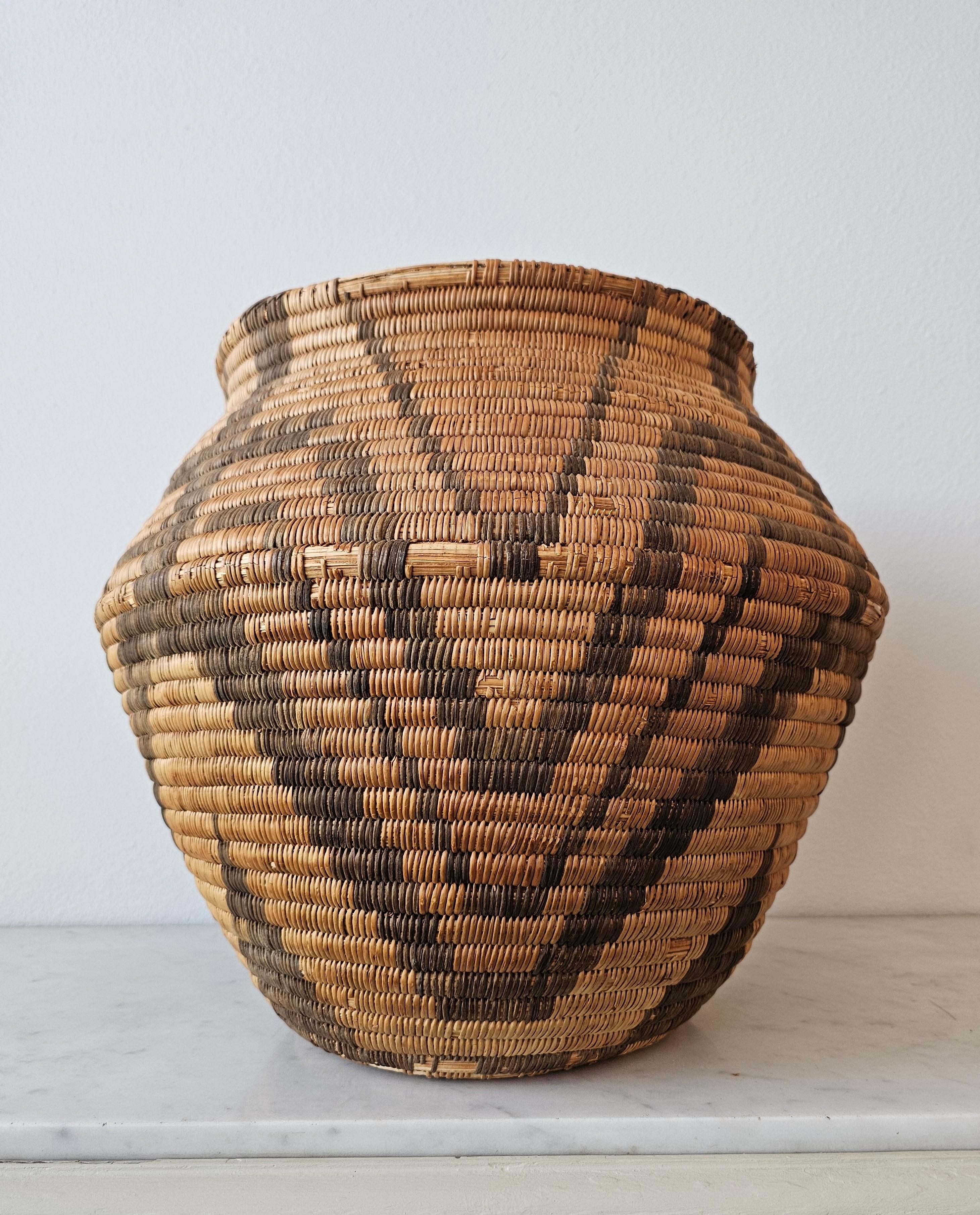 Antique Apache Olla Jar Coiled Willow Wicker Devil's Claw Basket  For Sale 1