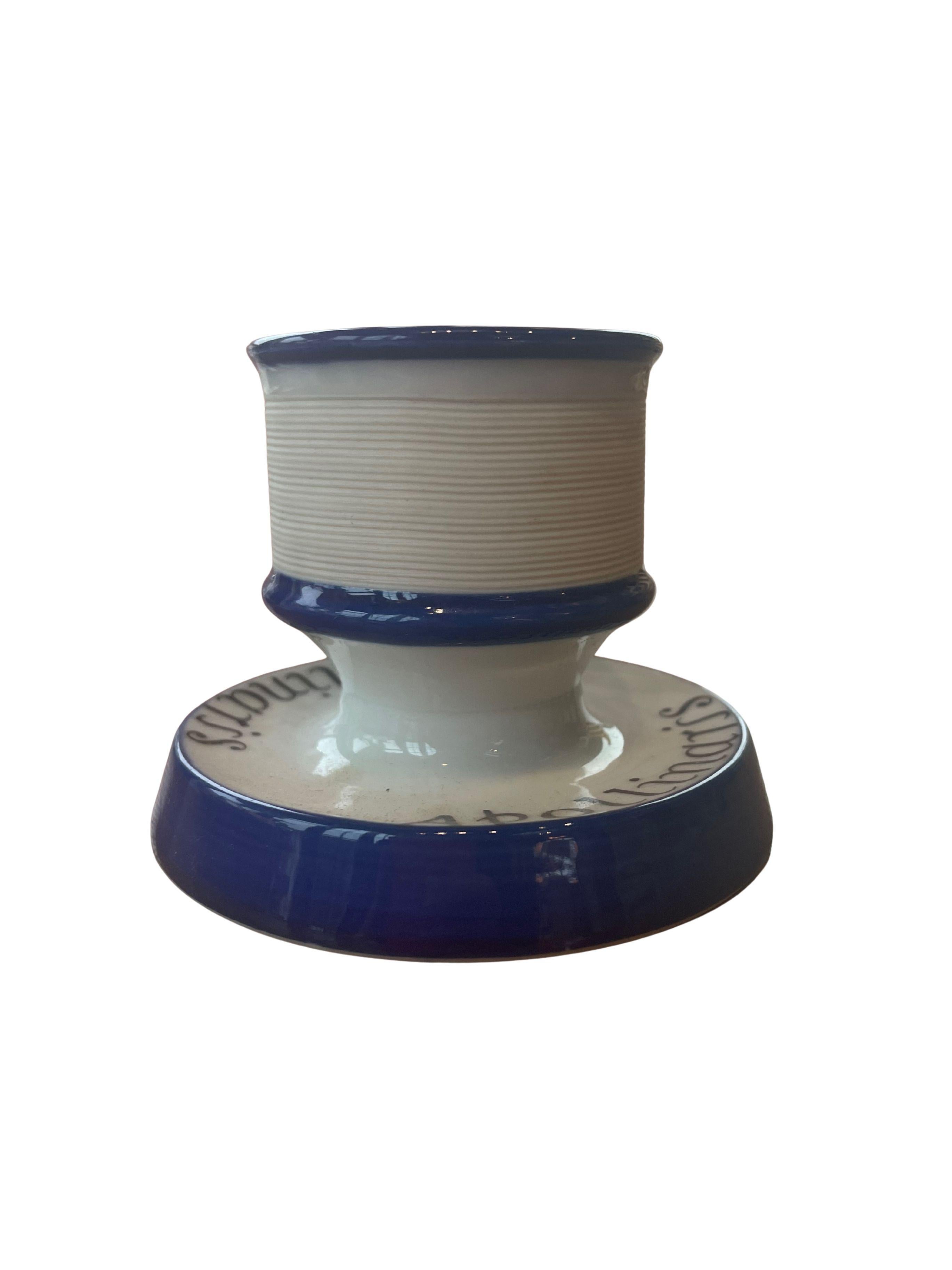 Antiker Apollinaris Keramik Streichholzklopfer im Zustand „Hervorragend“ im Angebot in Northport, MI