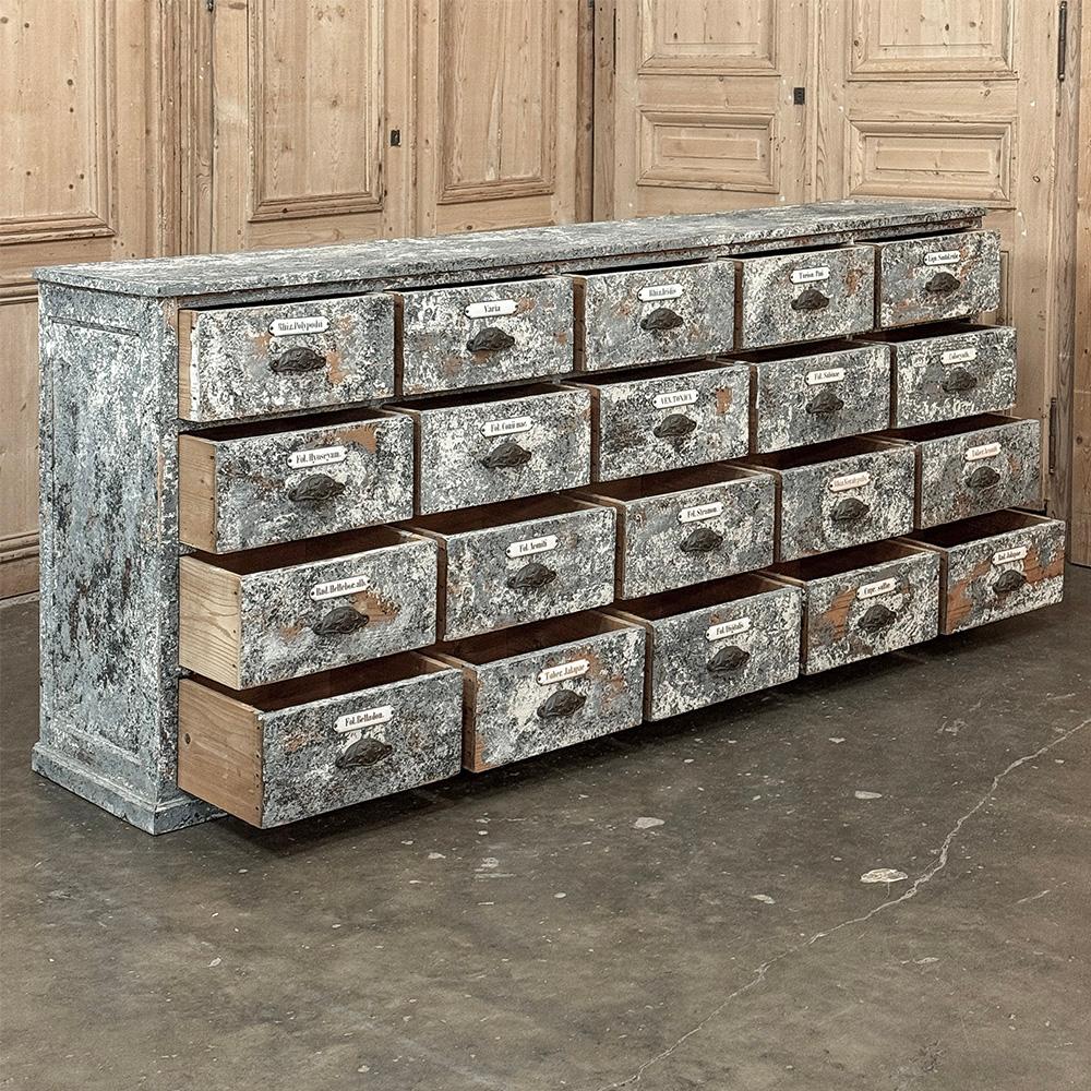 Ancienne armoire d'apothicaire ~ crédence en pin peint vieilli en vente 7