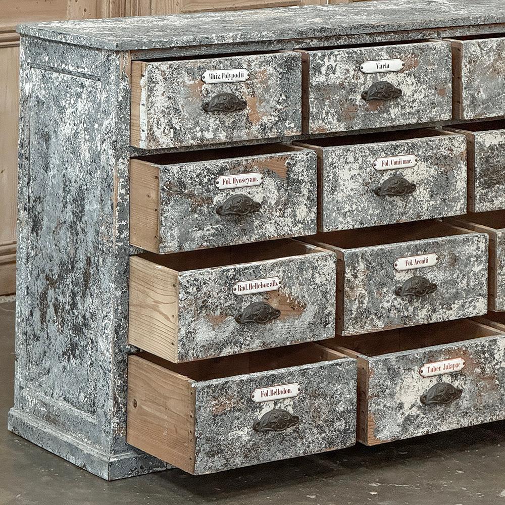 Ancienne armoire d'apothicaire ~ crédence en pin peint vieilli en vente 8