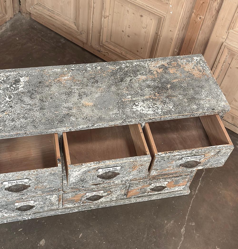 Ancienne armoire d'apothicaire ~ crédence en pin peint vieilli en vente 10