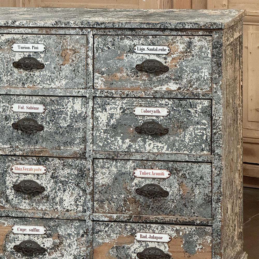 Émail Ancienne armoire d'apothicaire ~ crédence en pin peint vieilli en vente