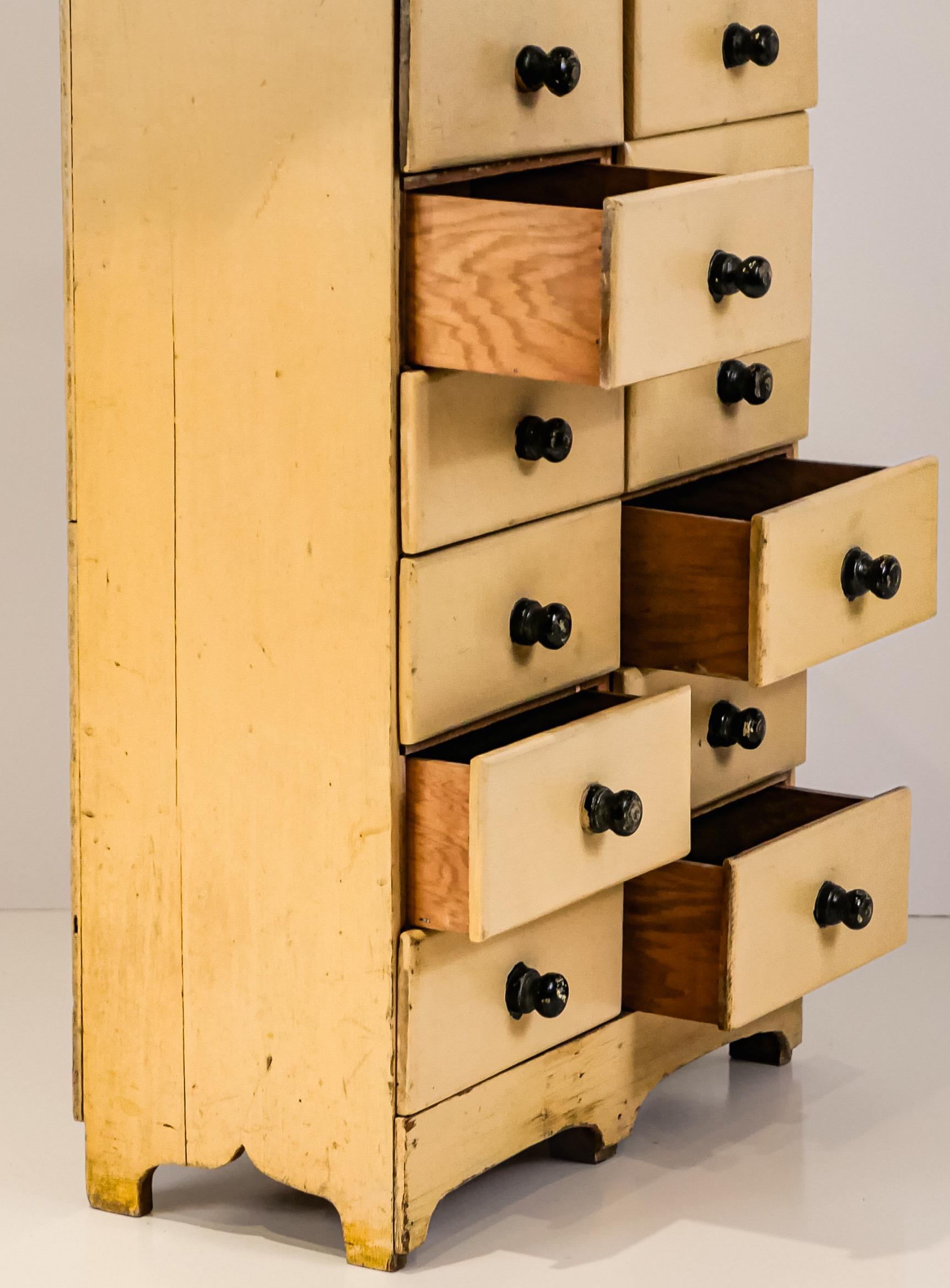 XIXe siècle Coffre d'apothicaire ancien en vente