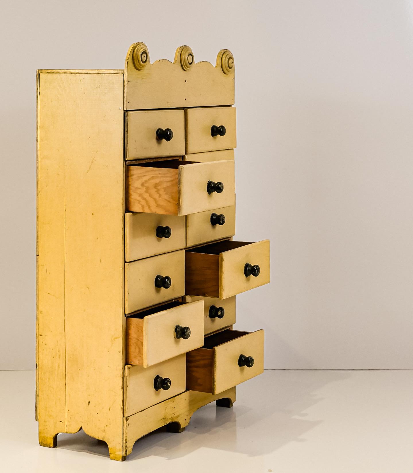 Coffre d'apothicaire ancien en vente 1