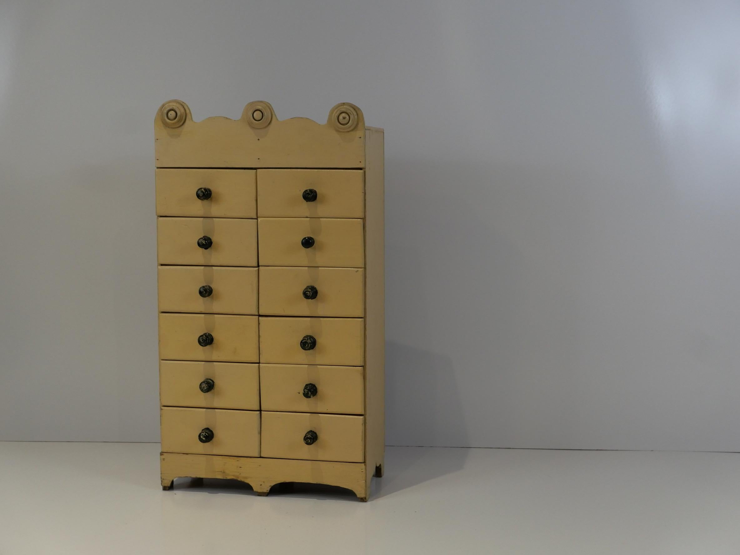 Coffre d'apothicaire ancien en vente 3