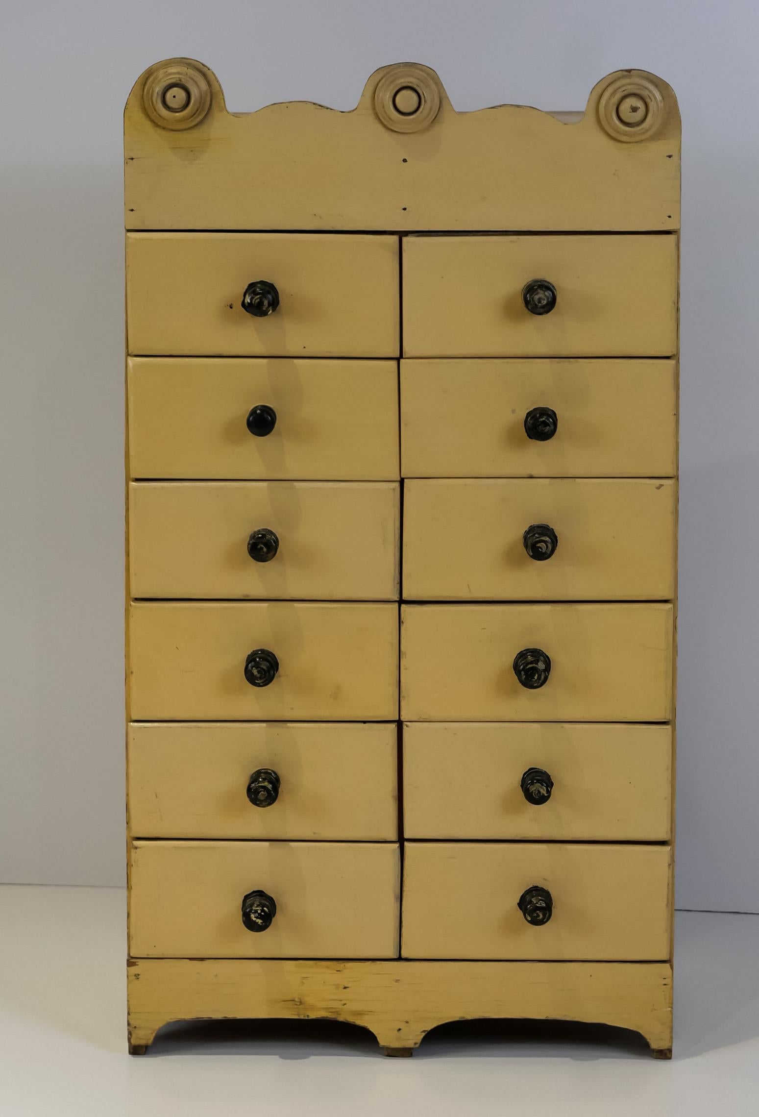 Coffre d'apothicaire ancien en vente 4