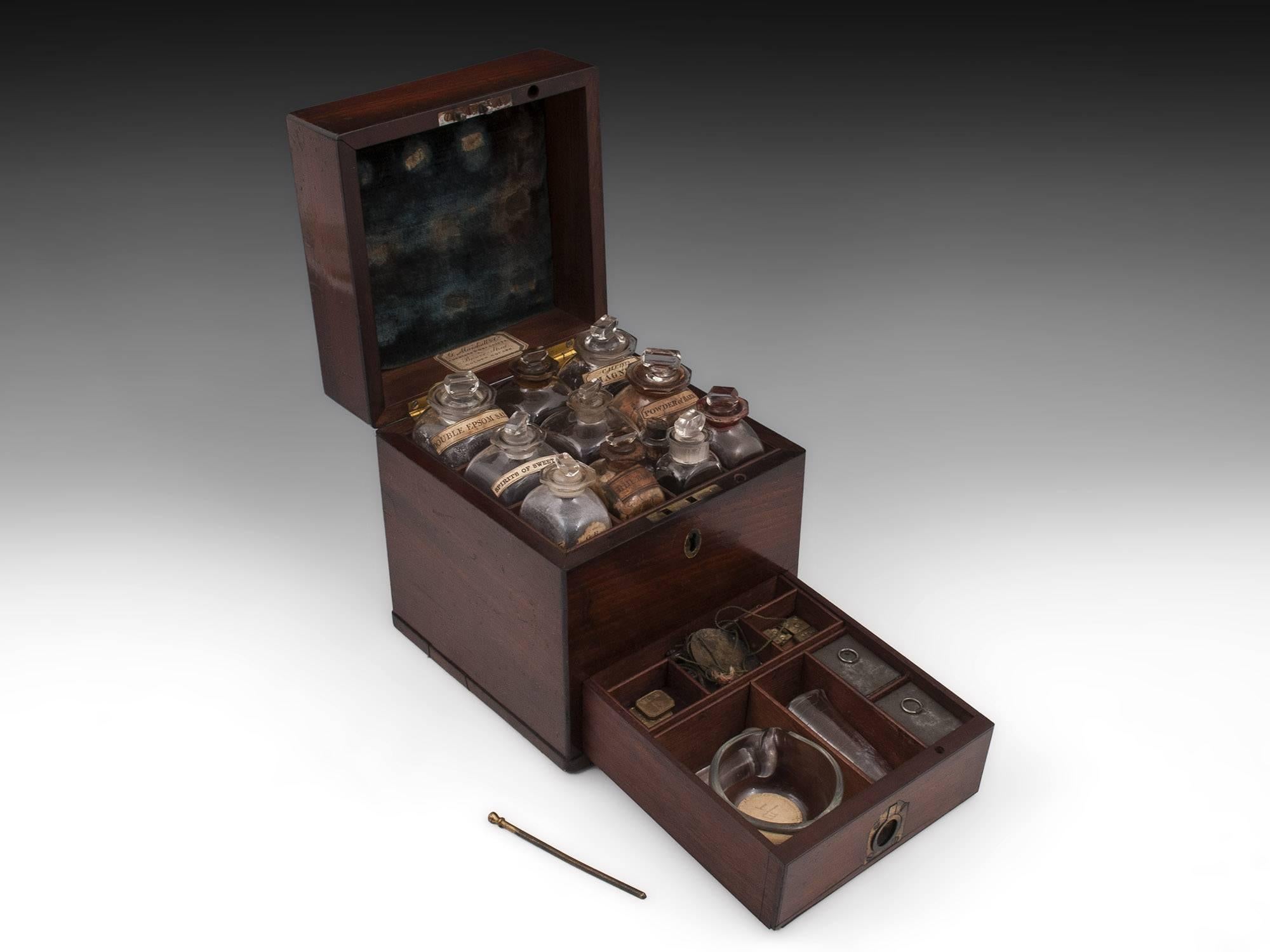 Antique Apothecary Medicine Box G. Marhsall & Co, 19th Century In Good Condition In Northampton, United Kingdom