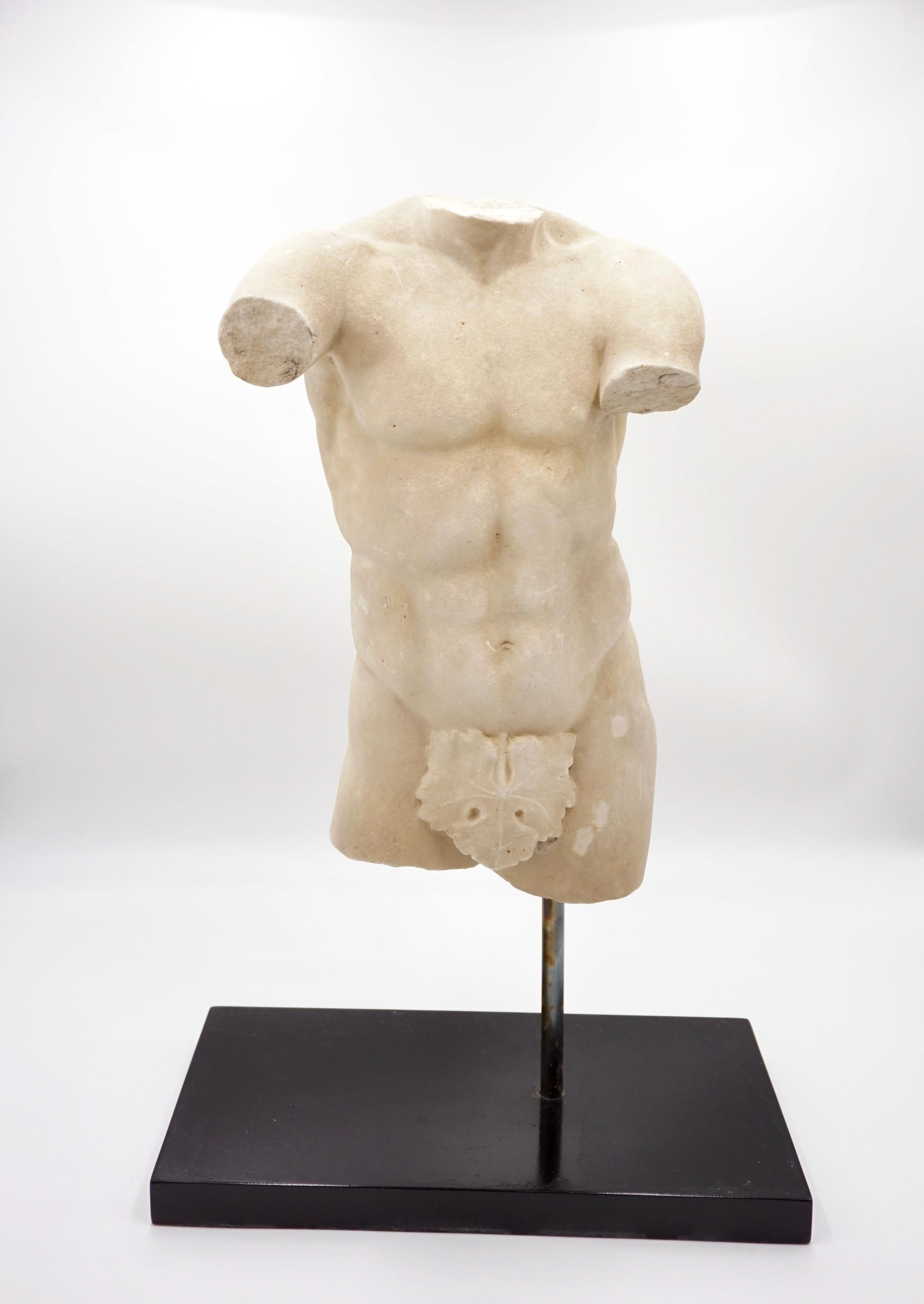 Antike antike Apoxyomenos-Torso-Skulptur aus männlichem Marmor, weißer Carrara-Marmor, XIX. Jahrhundert (Klassisch-griechisch) im Angebot