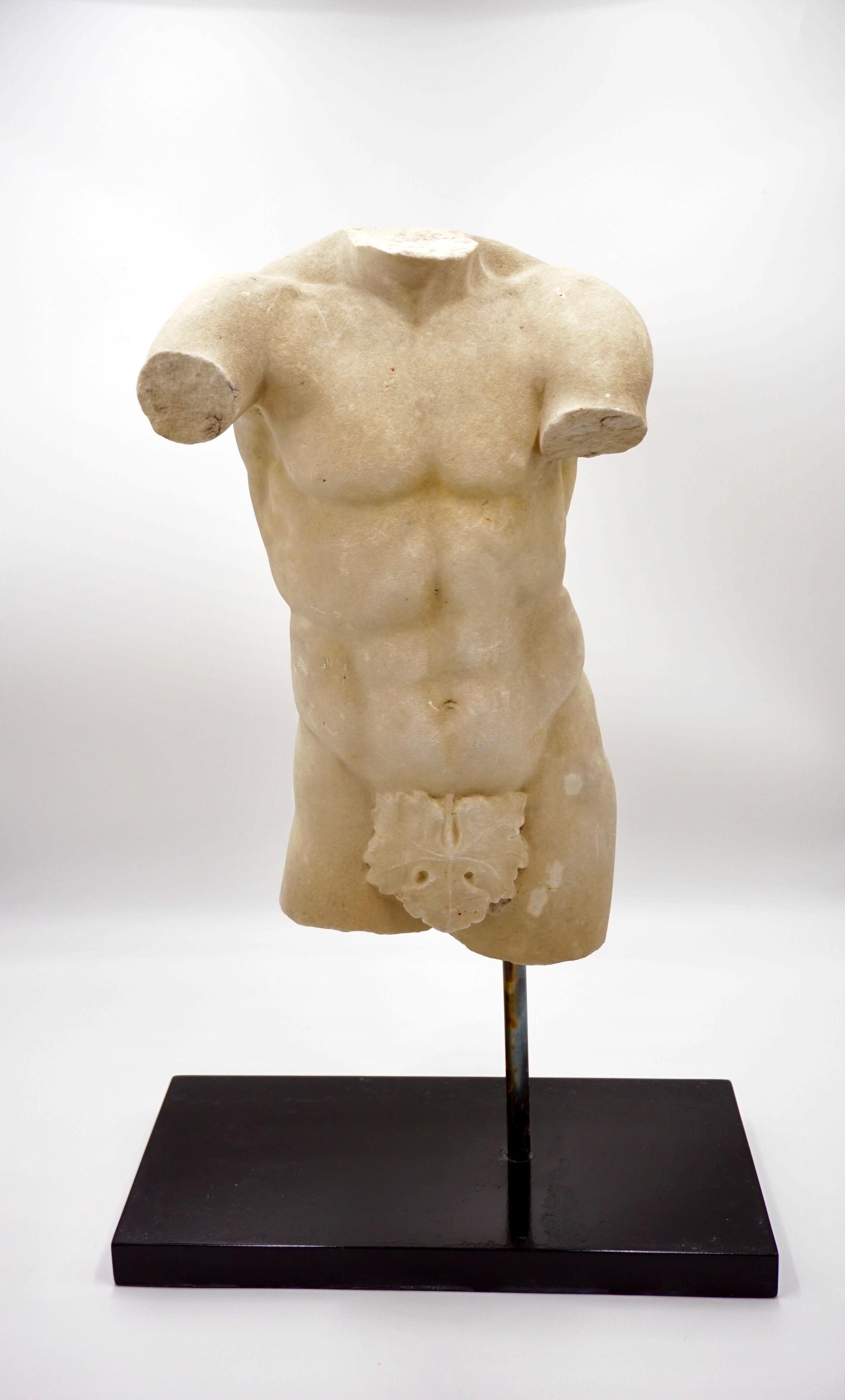 Antike antike Apoxyomenos-Torso-Skulptur aus männlichem Marmor, weißer Carrara-Marmor, XIX. Jahrhundert (Geschnitzt) im Angebot