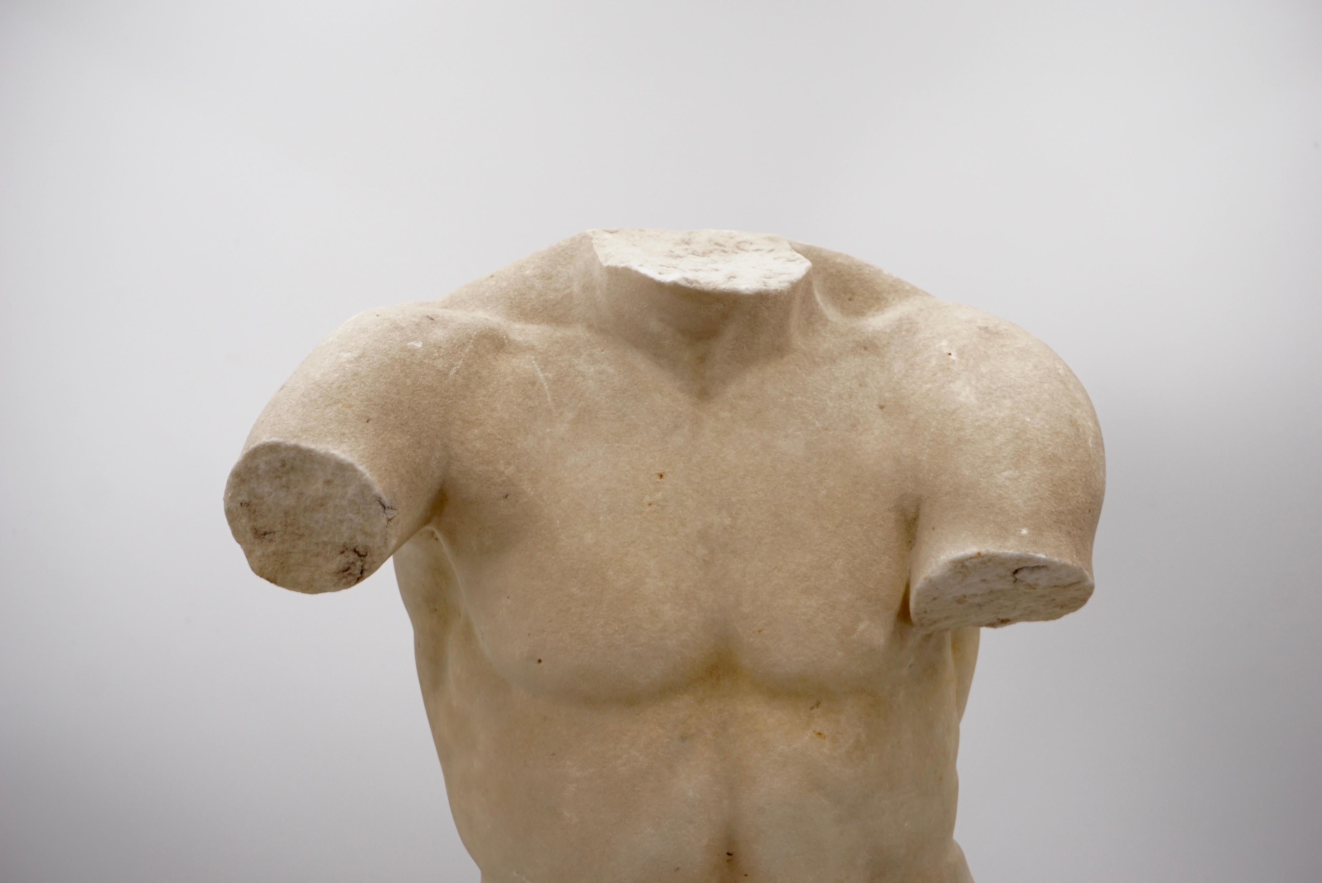 Ancienne sculpture de torse masculin Apoxyomenos en marbre, marbre blanc de Carrare, XIXe siècle Bon état - En vente à Rome, IT
