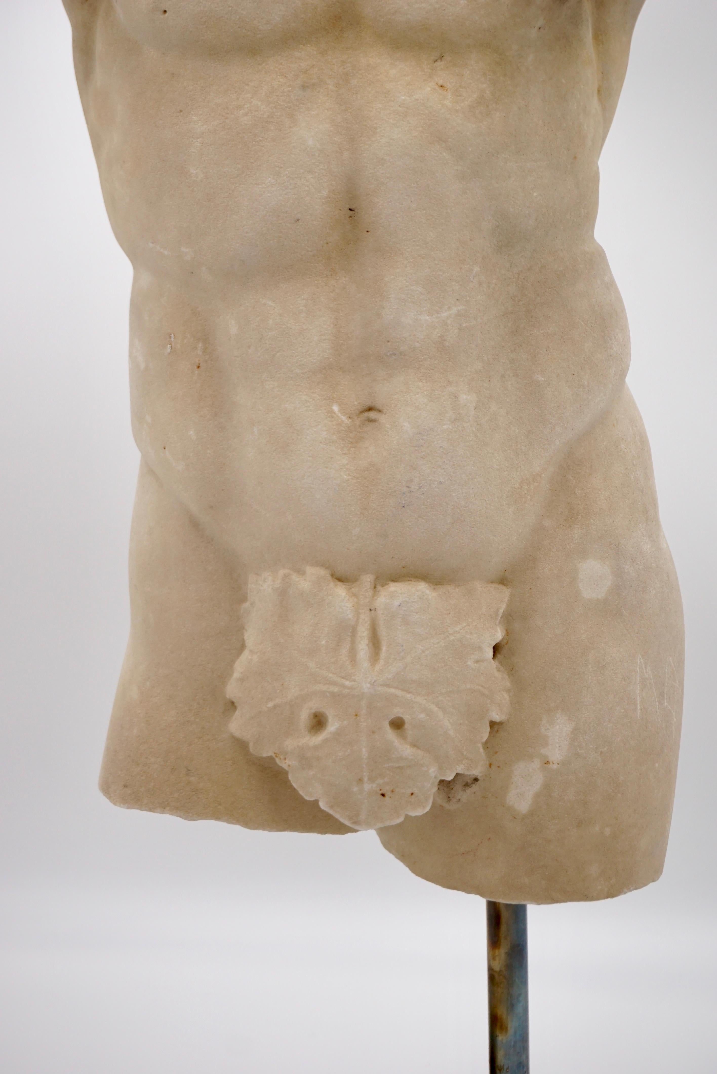 Antike antike Apoxyomenos-Torso-Skulptur aus männlichem Marmor, weißer Carrara-Marmor, XIX. Jahrhundert im Angebot 1