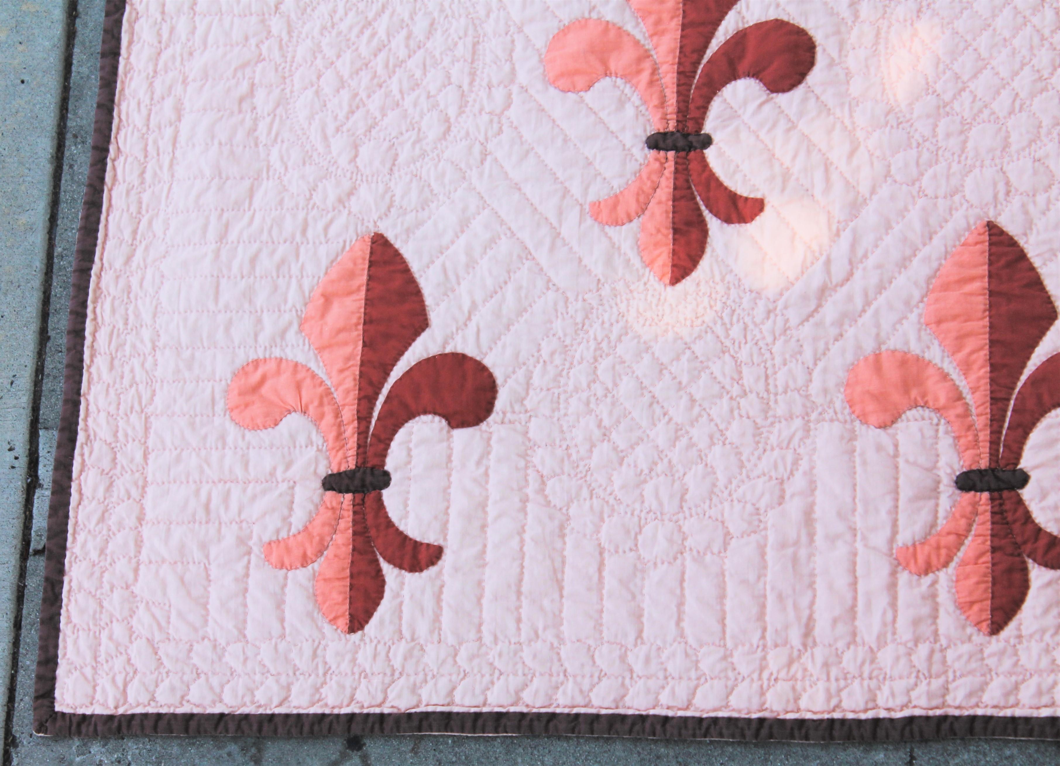 This fine floral leis quilt is in pristine condition and is a generous size. Finely pieced and quilted.