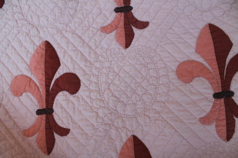 Antique Applique Floral Leis Quilt In Good Condition For Sale In Los Angeles, CA