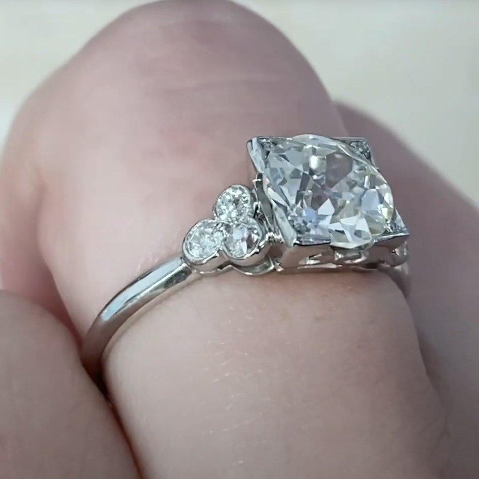 Taglio antico europeo Anello di fidanzamento con diamante antico (circa 1,60 carati) a taglio europeo, platino in vendita
