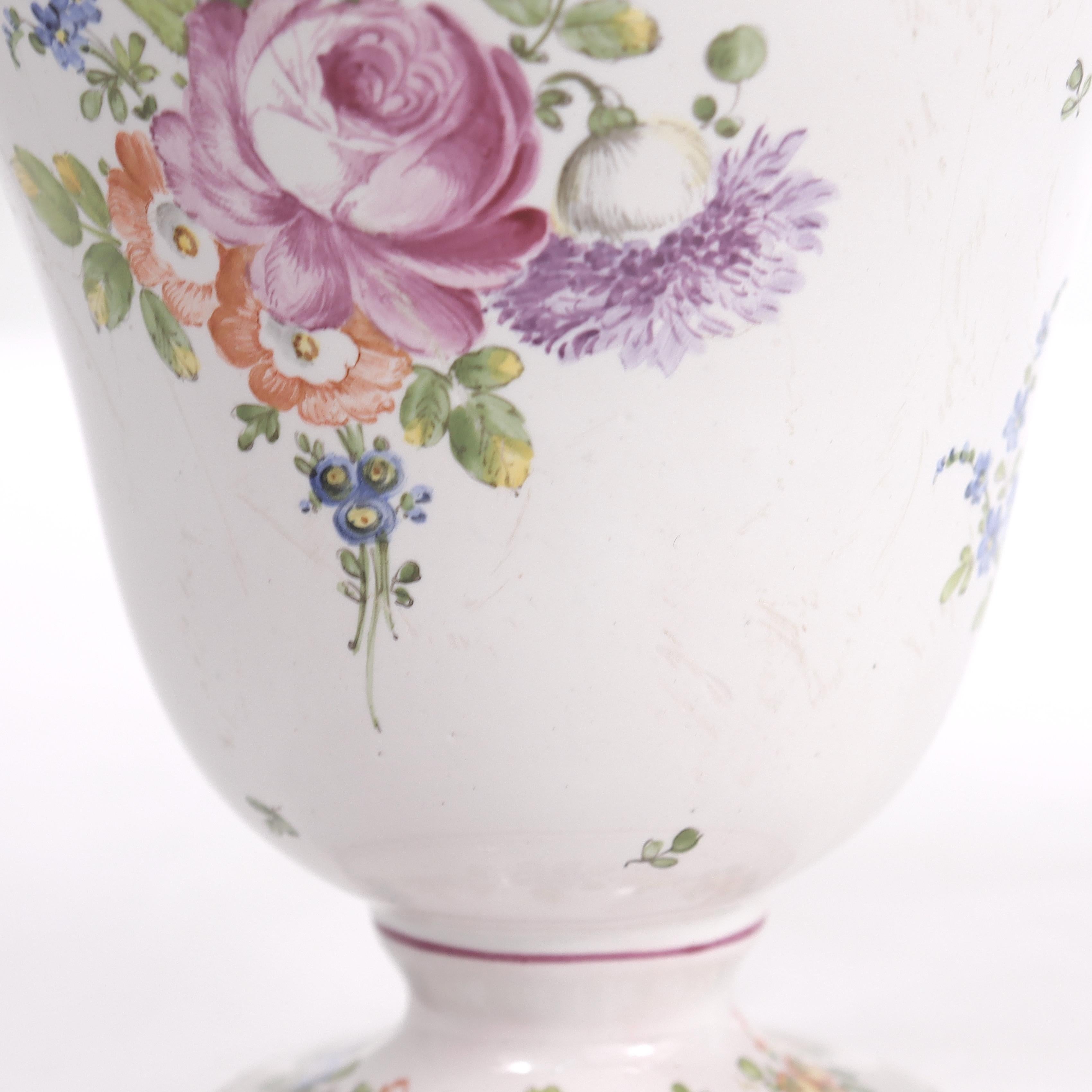 Antike Aprey-Vase aus französischer Fayence-Keramik mit Blumendekoration im Angebot 10
