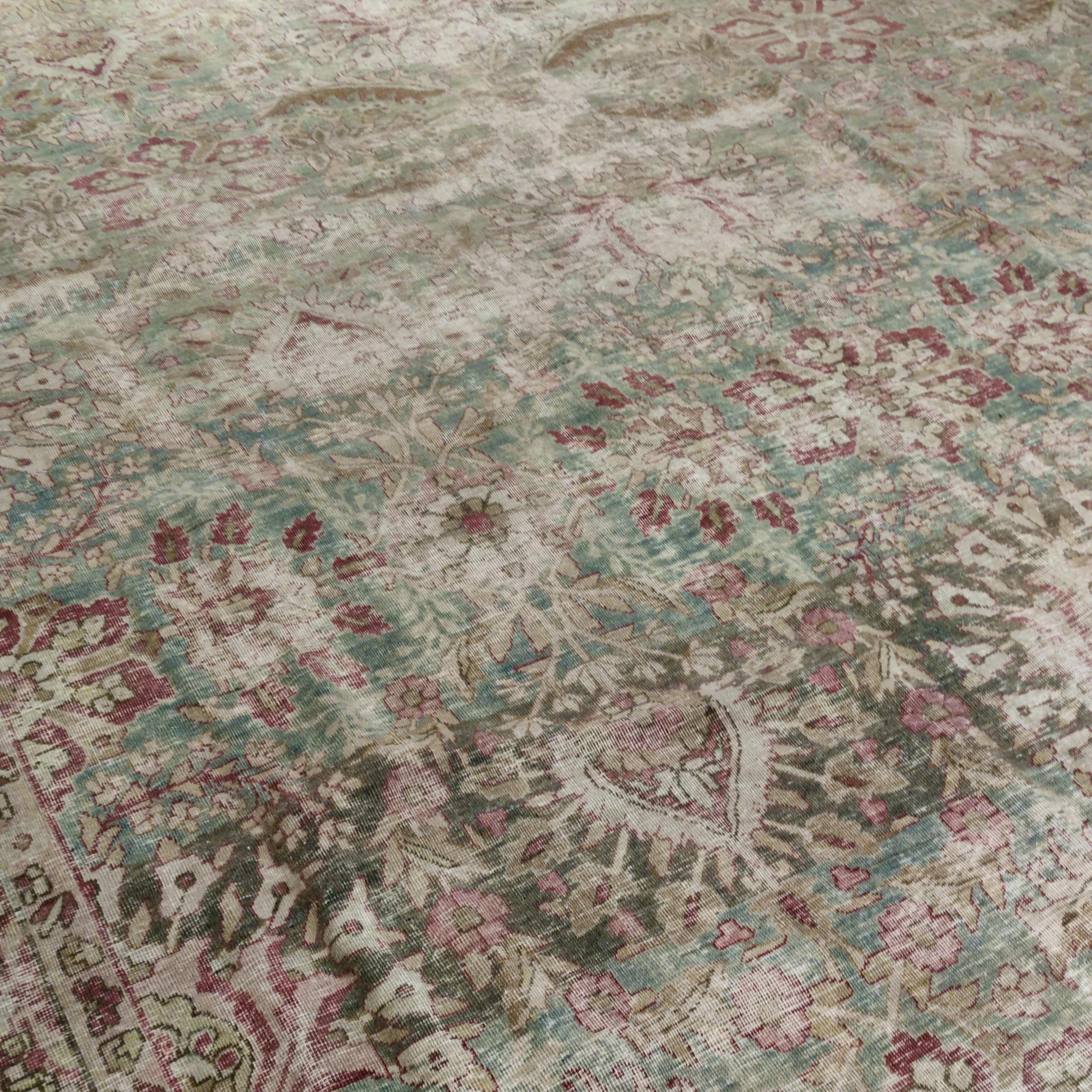 Annodato a mano Tappeto Lavar Kirman antico Greene & Greene & Greene Distressed con motivo all-over in vendita