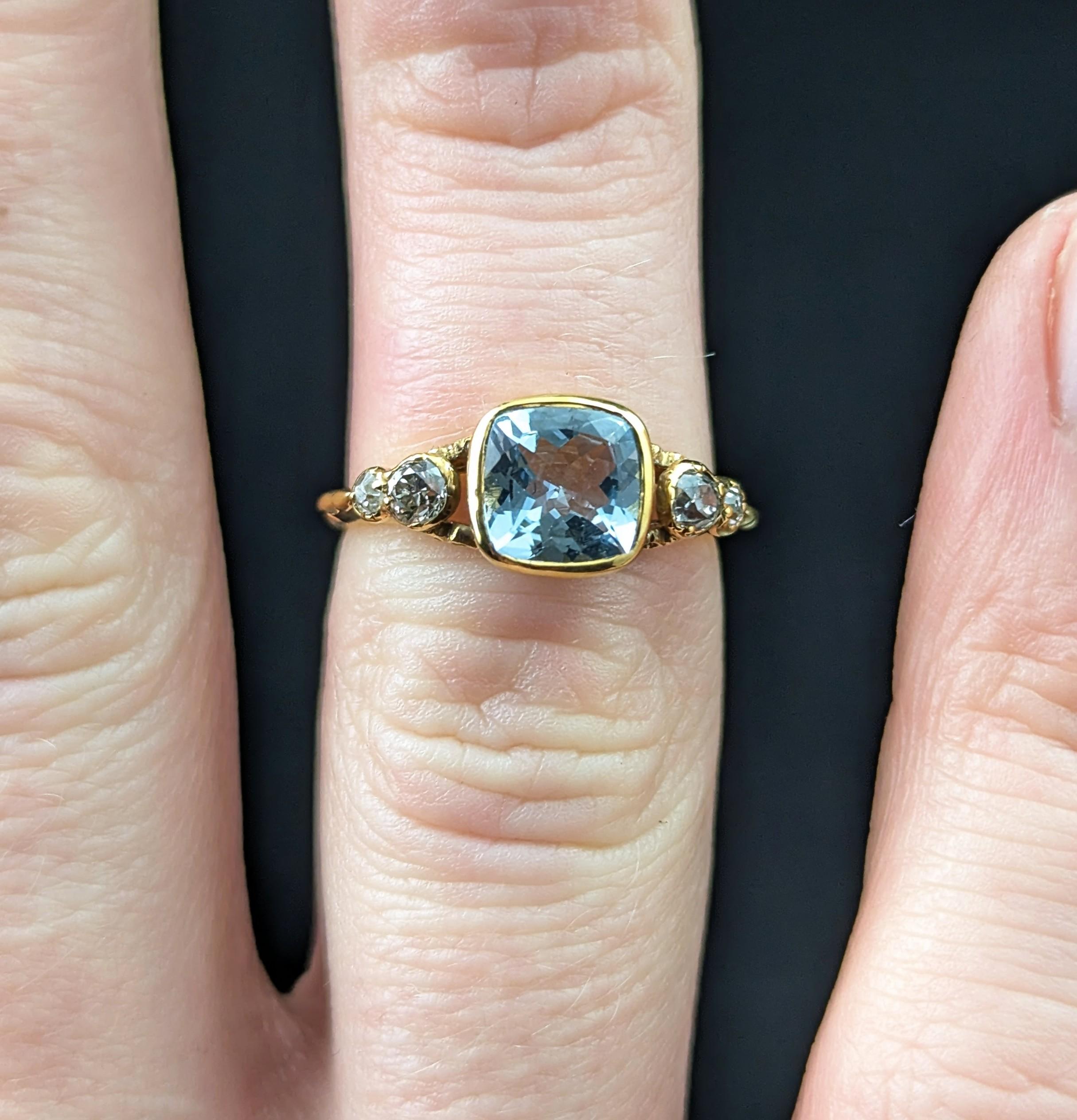 Antiker Ring aus 18 Karat Gelbgold mit Aquamarin und Diamanten (Viktorianisch) im Angebot