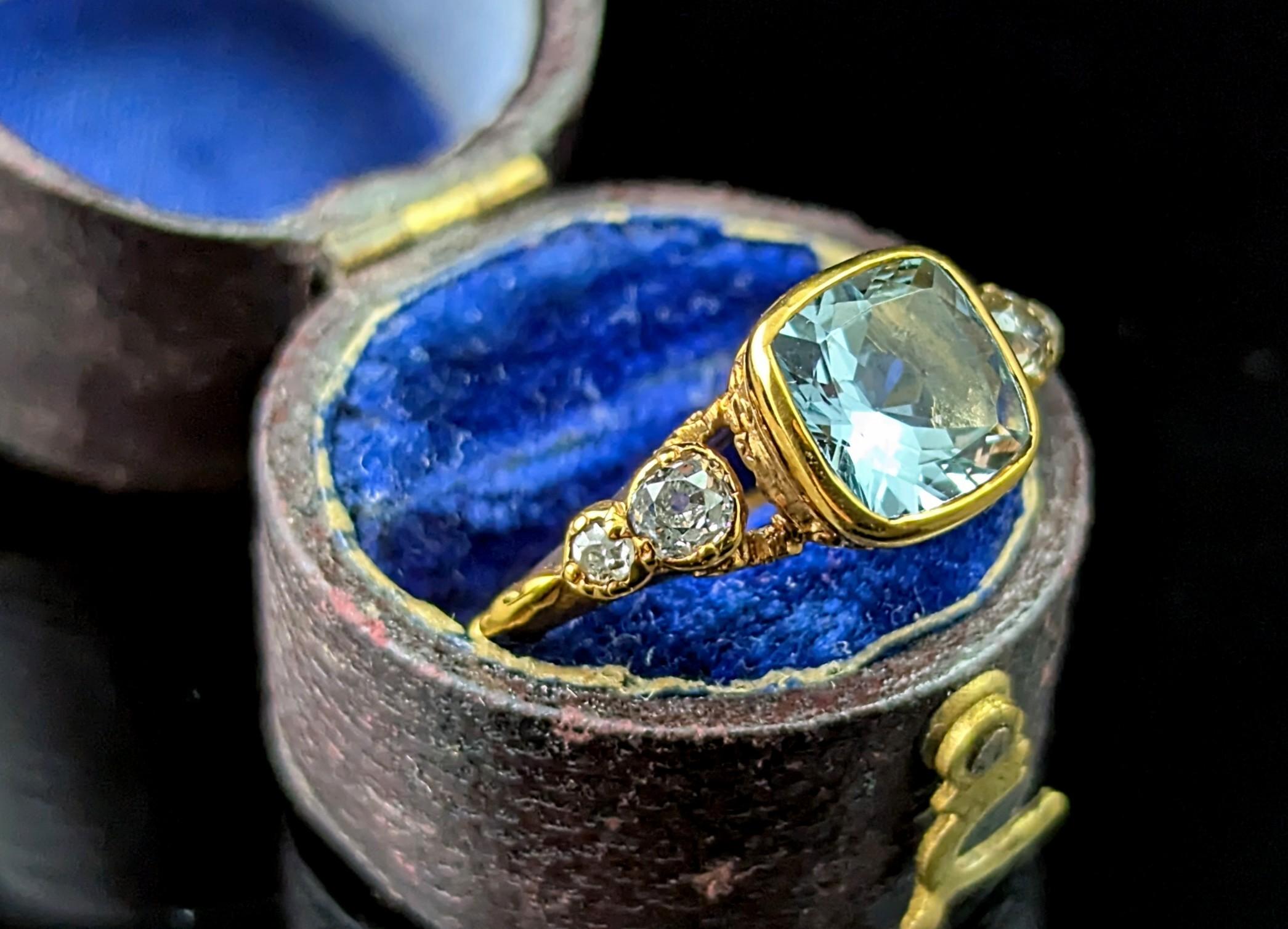 Antiker Ring aus 18 Karat Gelbgold mit Aquamarin und Diamanten im Zustand „Gut“ im Angebot in NEWARK, GB