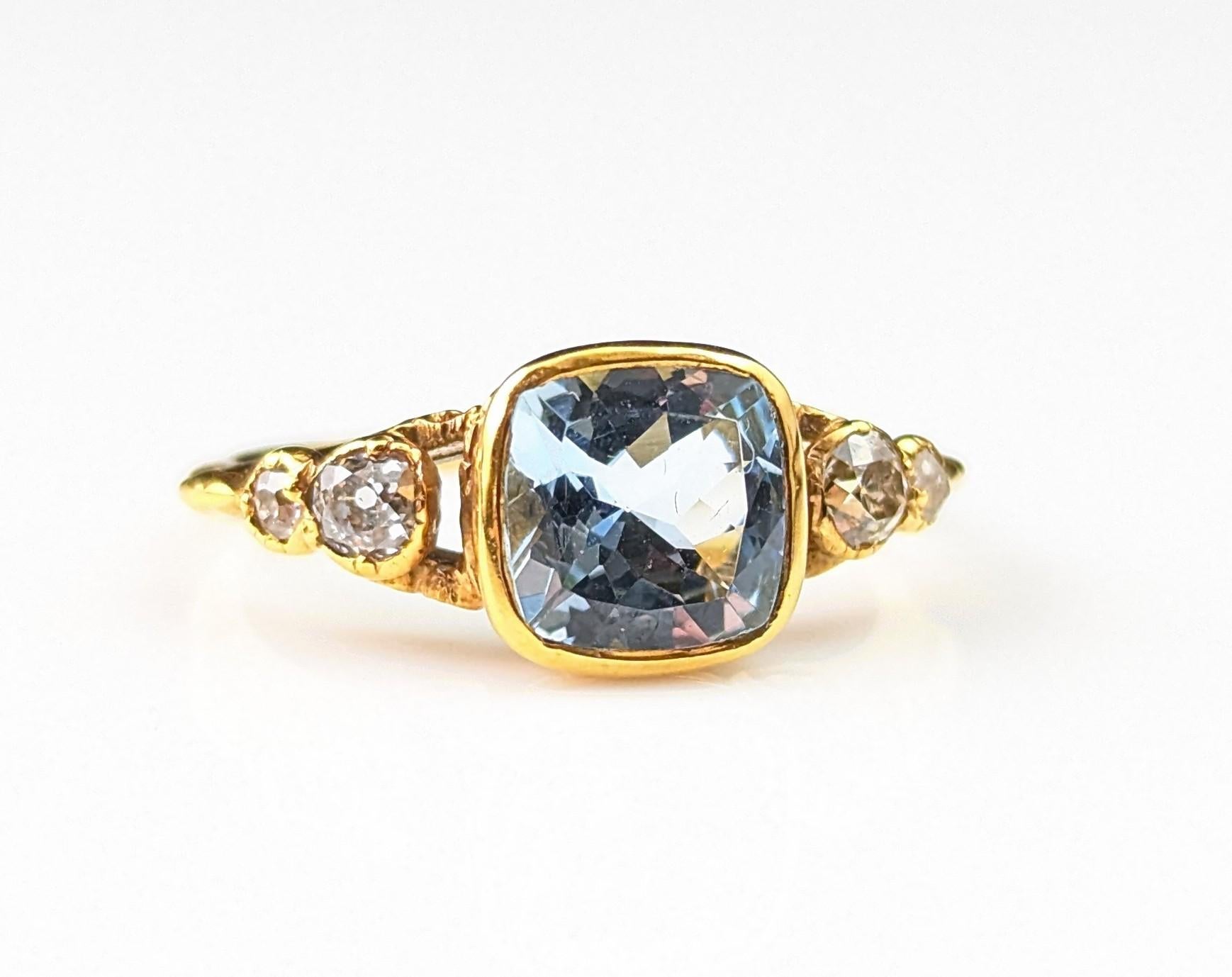 Antiker Ring aus 18 Karat Gelbgold mit Aquamarin und Diamanten im Angebot 1