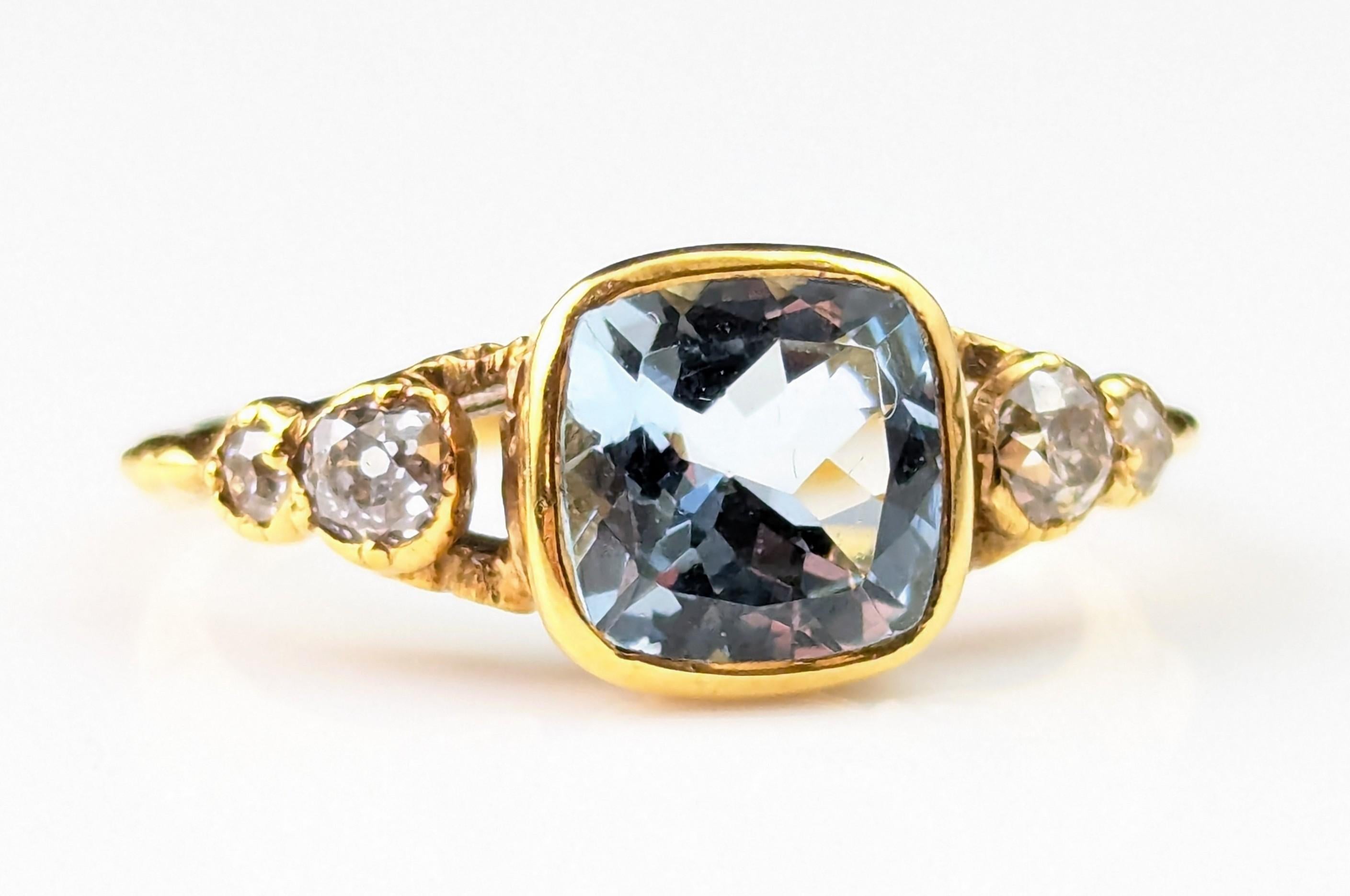 Antiker Ring aus 18 Karat Gelbgold mit Aquamarin und Diamanten im Angebot 2