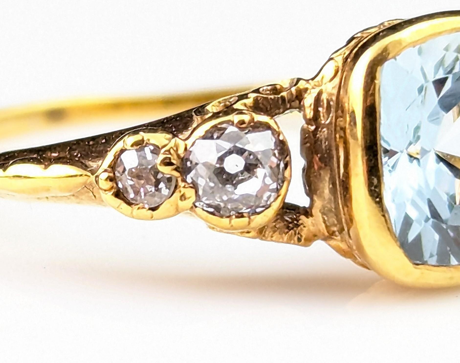 Antiker Ring aus 18 Karat Gelbgold mit Aquamarin und Diamanten im Angebot 3