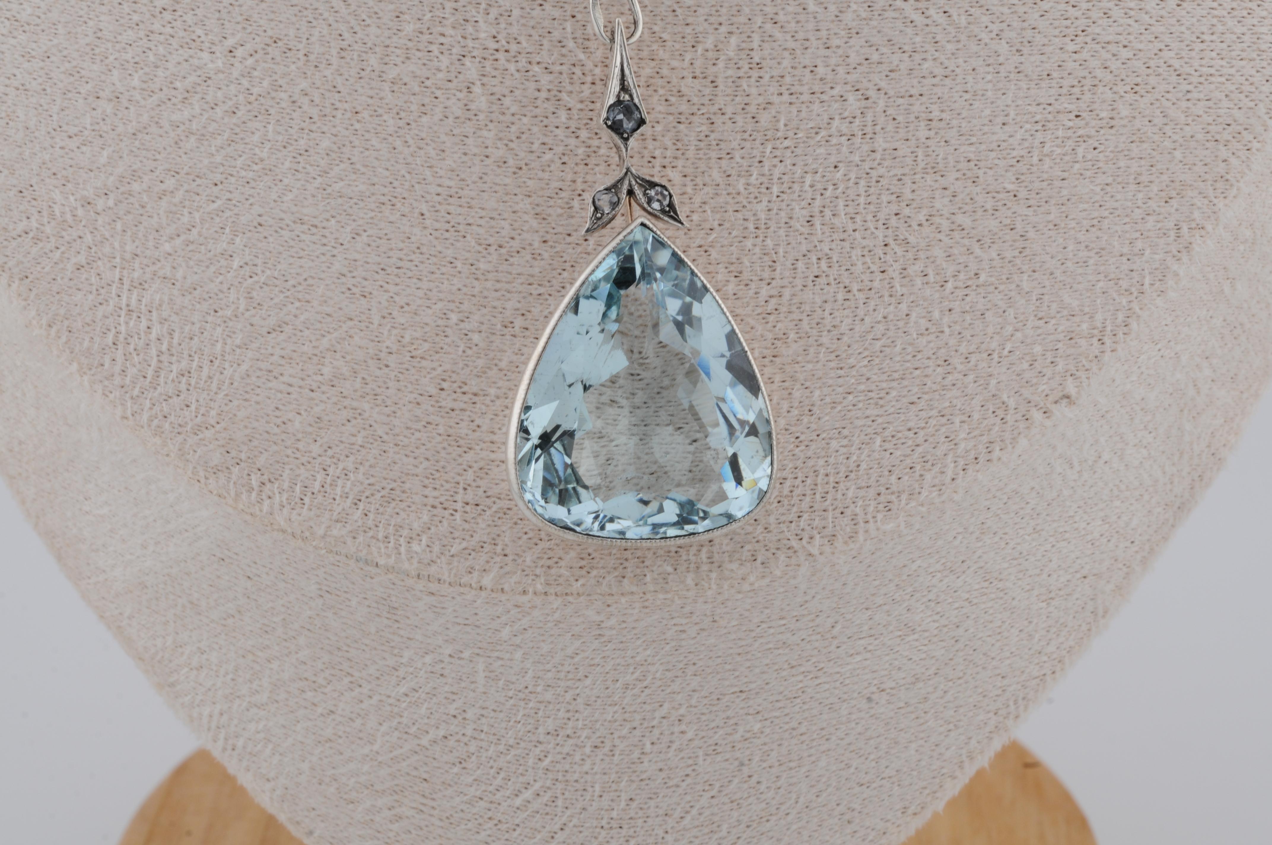 Antique Aquamarine approx 25ct  in White and Rose Gold Pendant For Sale 9