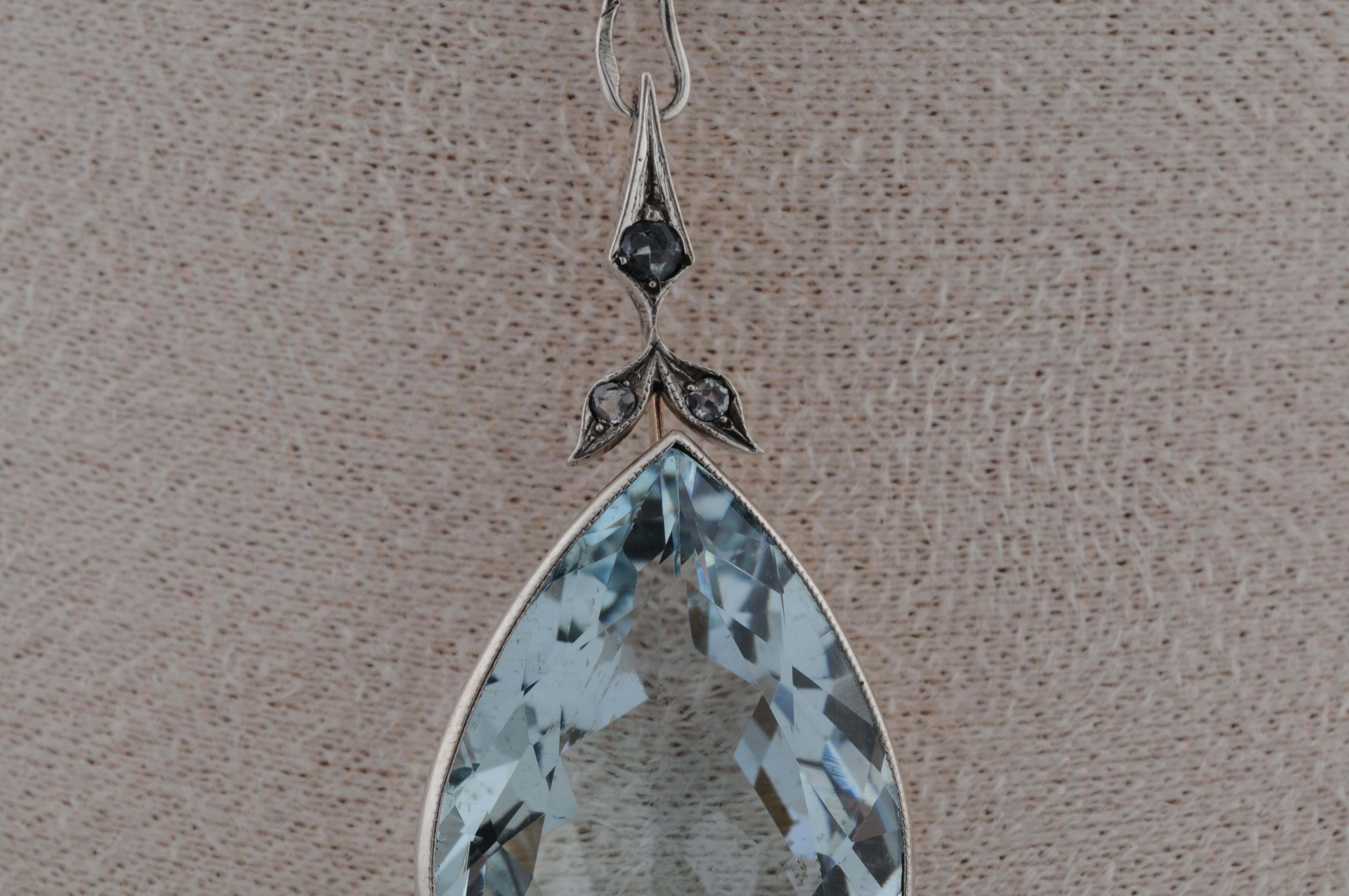 Antique Aquamarine approx 25ct  in White and Rose Gold Pendant In Good Condition For Sale In Berlin, BE
