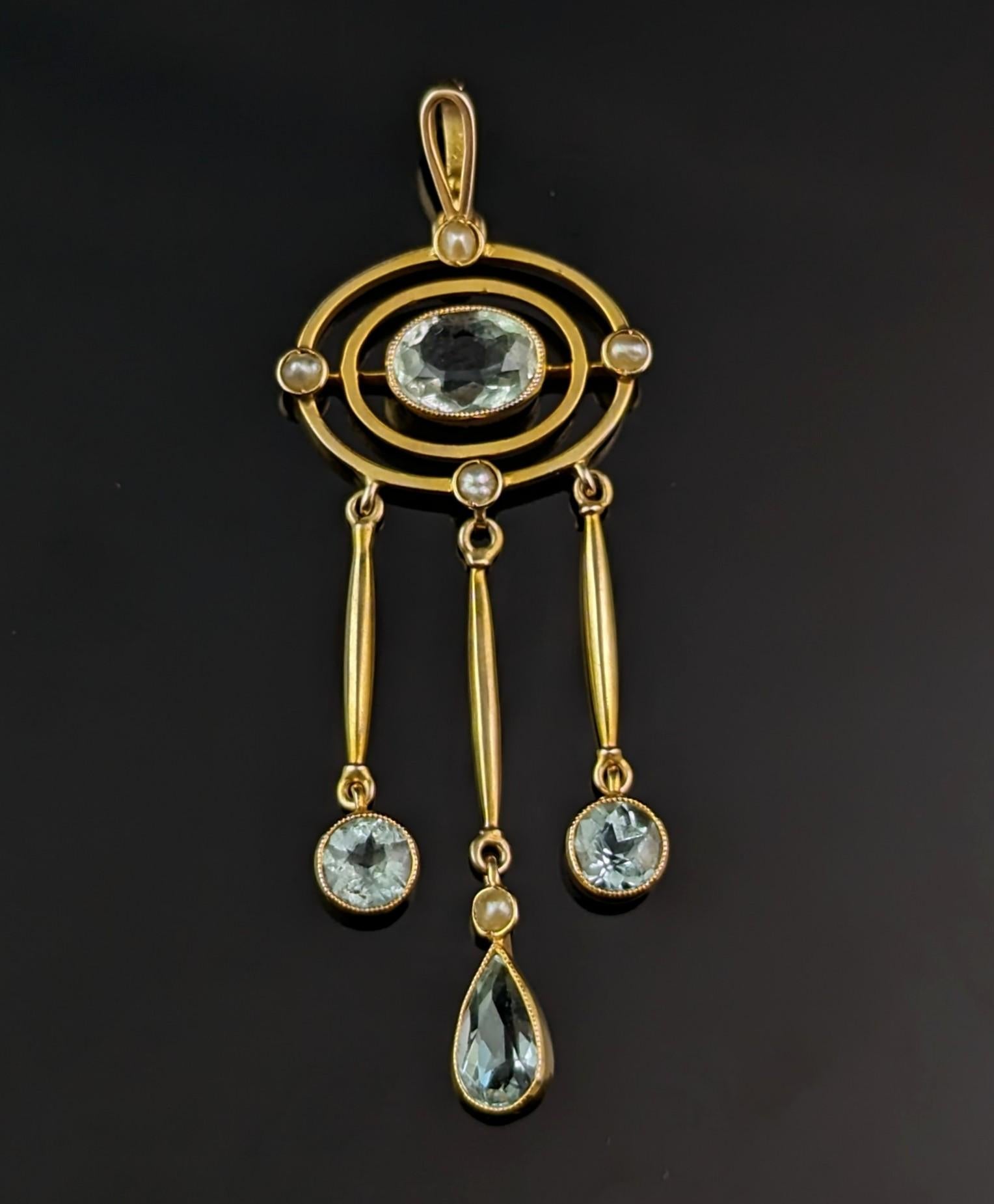 Antique Aquamarine drop pendant, 15k yellow gold, Pearl In Good Condition For Sale In NEWARK, GB