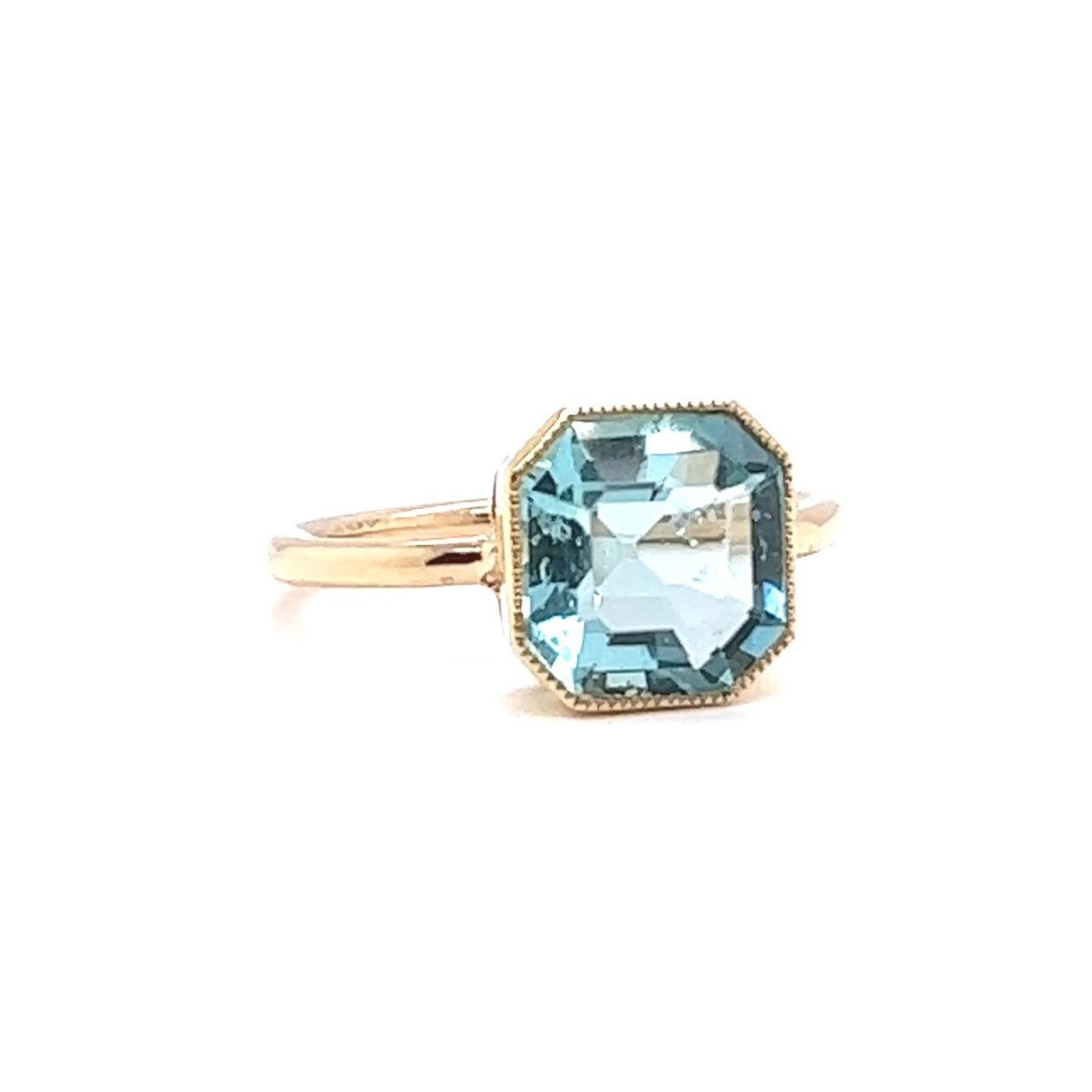 Antique Aquamarine Gold Solitaire Ring In Excellent Condition In Beverly Hills, CA