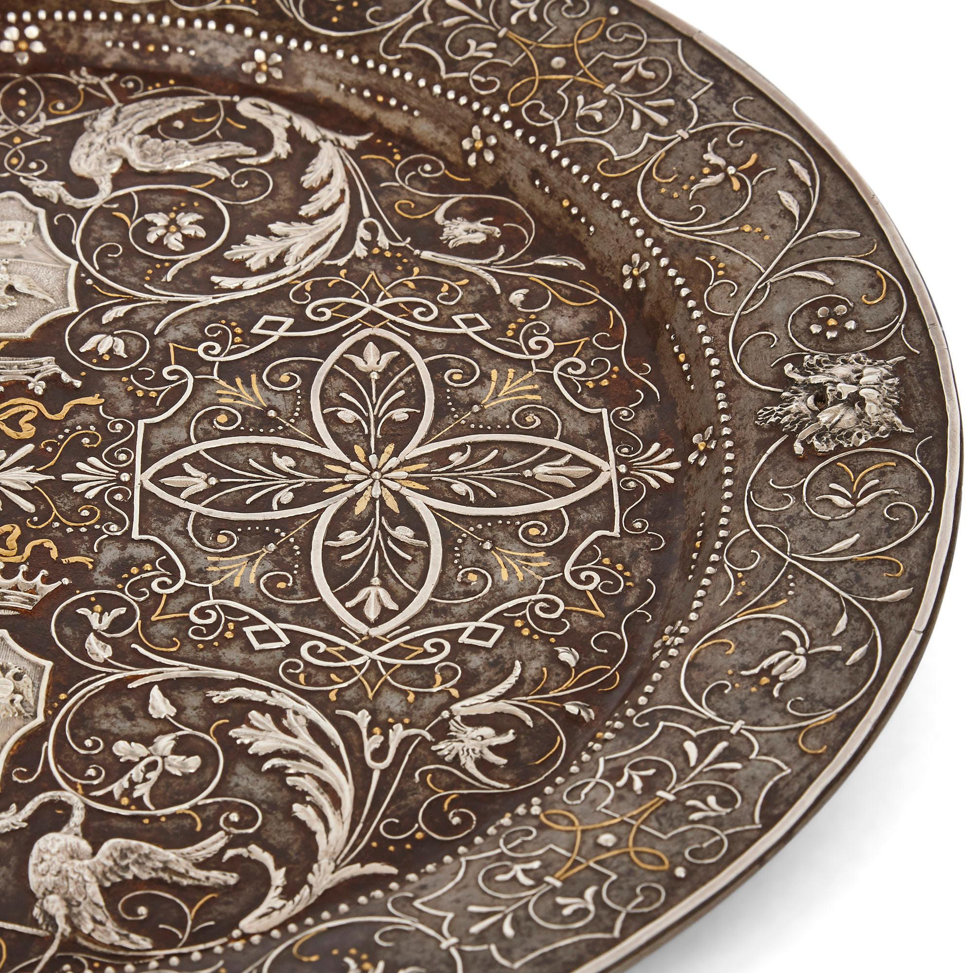 XIXe siècle Ancienne plaque d'acier arabesque avec incrustation d'or et d'argent en vente