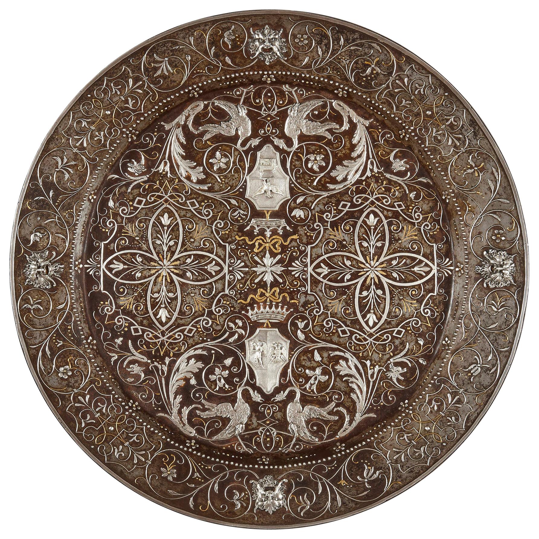 Ancienne plaque d'acier arabesque avec incrustation d'or et d'argent en vente