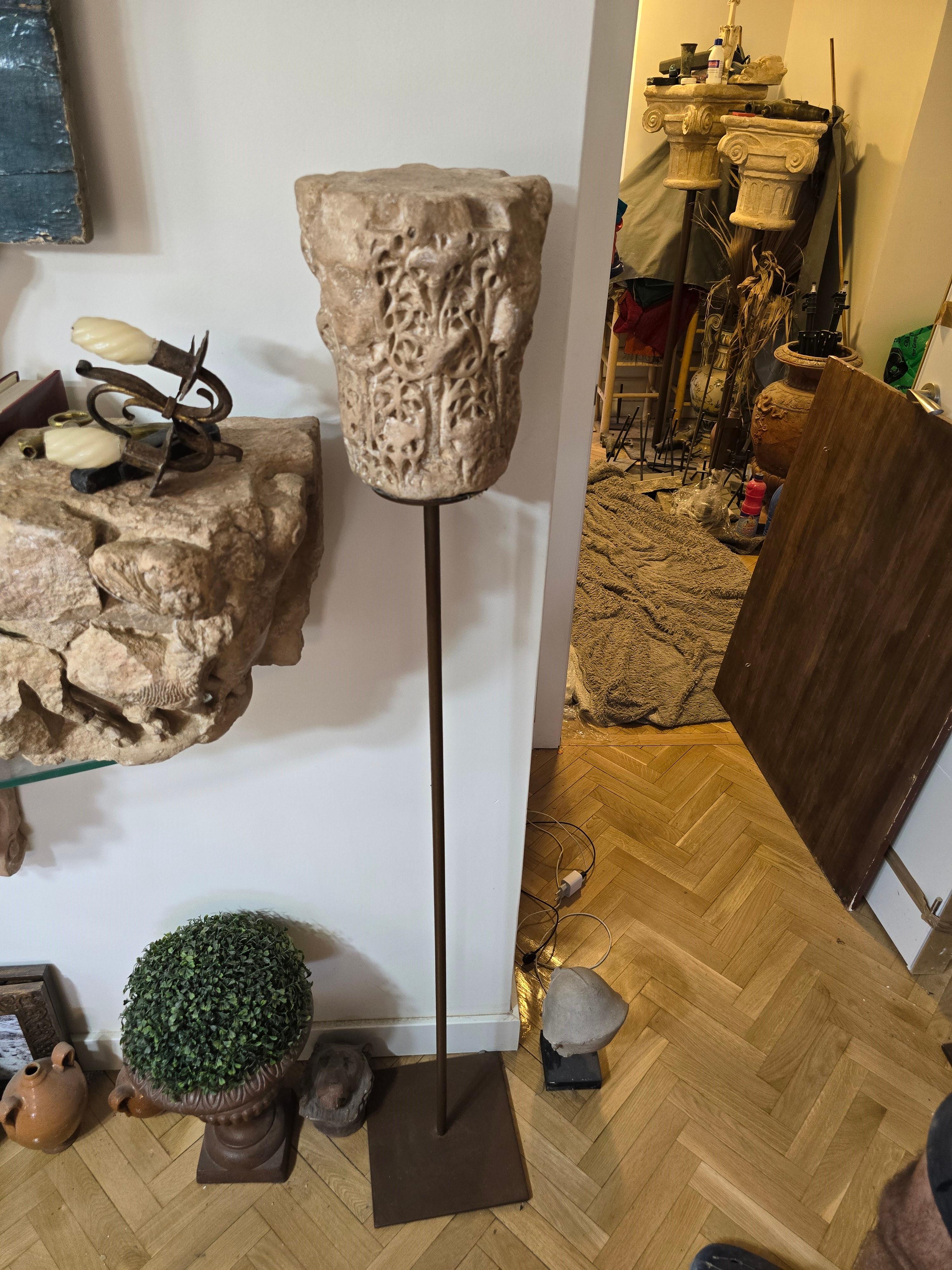 Antico capitello arabo - stile XI secolo In condizioni buone in vendita a Madrid, ES