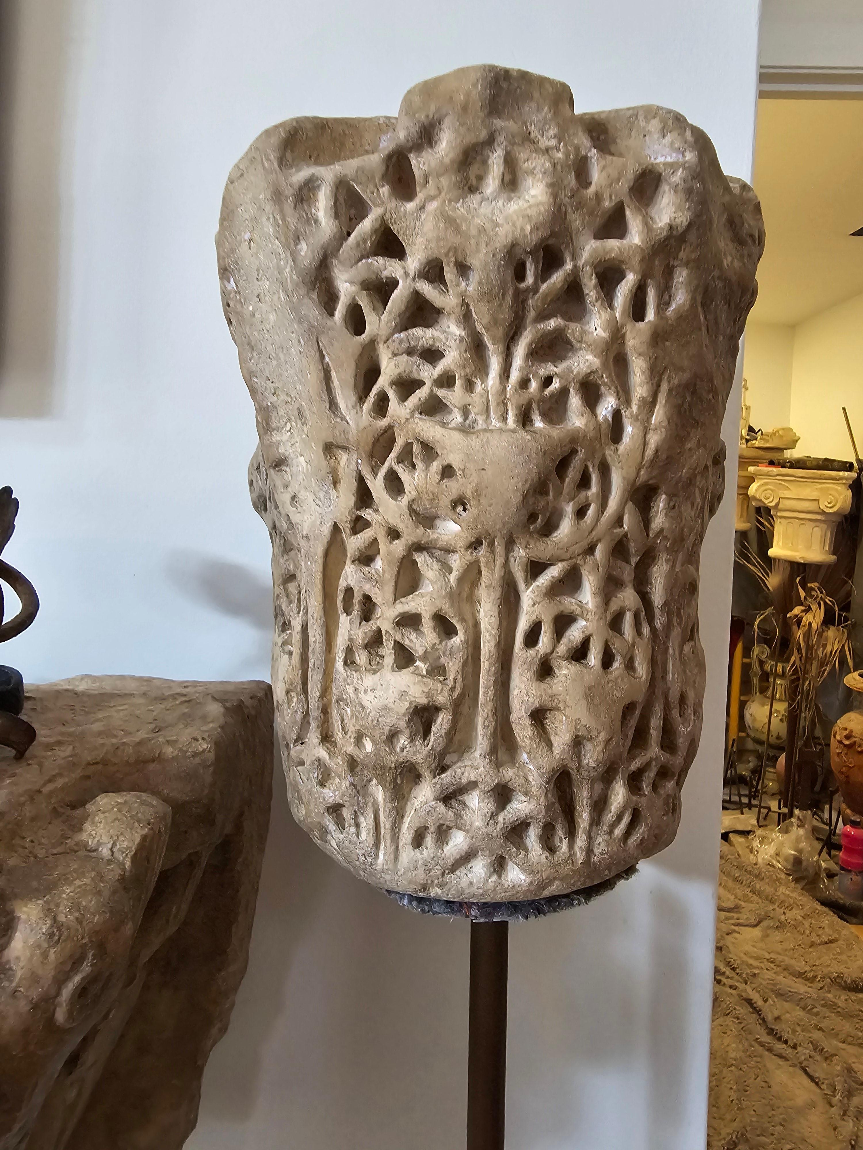 Antico capitello arabo - stile XI secolo in vendita 2