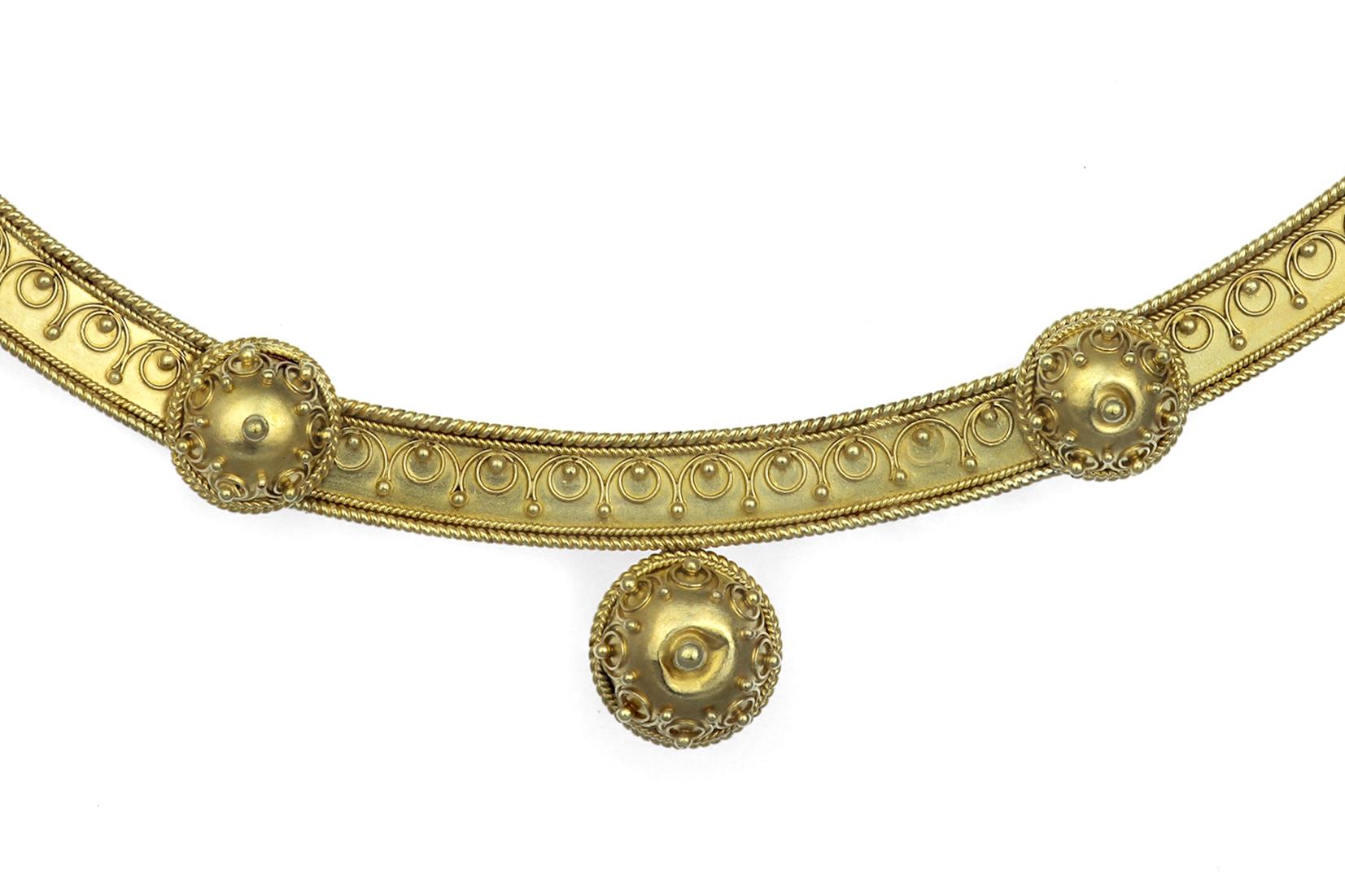 Antique Archaeological Revival 15K Gold Necklace In Good Condition For Sale In London, GB