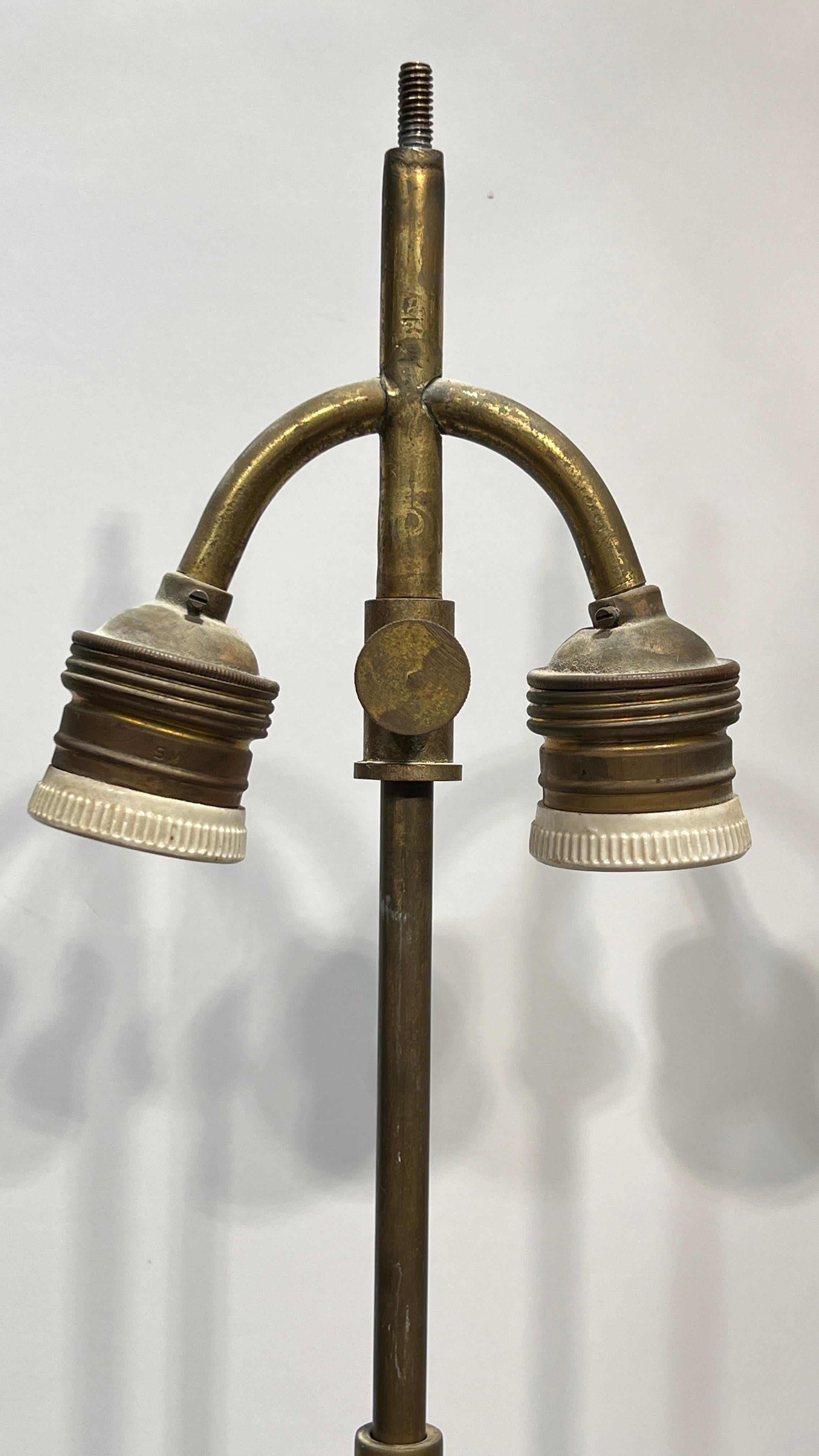 Arcaistico Antico vaso di bronzo cinese in stile arcaico montato come lampada da tavolo in vendita