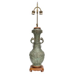 Antike chinesische Bronzevase im archaischen Stil, montiert als Tischlampe