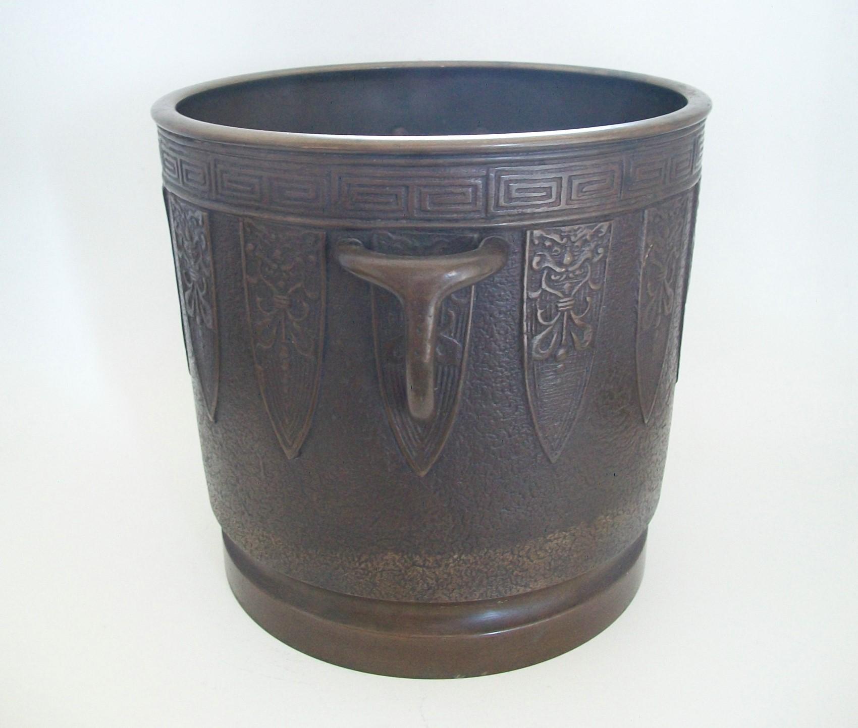 Antique Archaic Style Patinated Bronze Planter, China, Early 20th Century In Good Condition For Sale In Chatham, ON