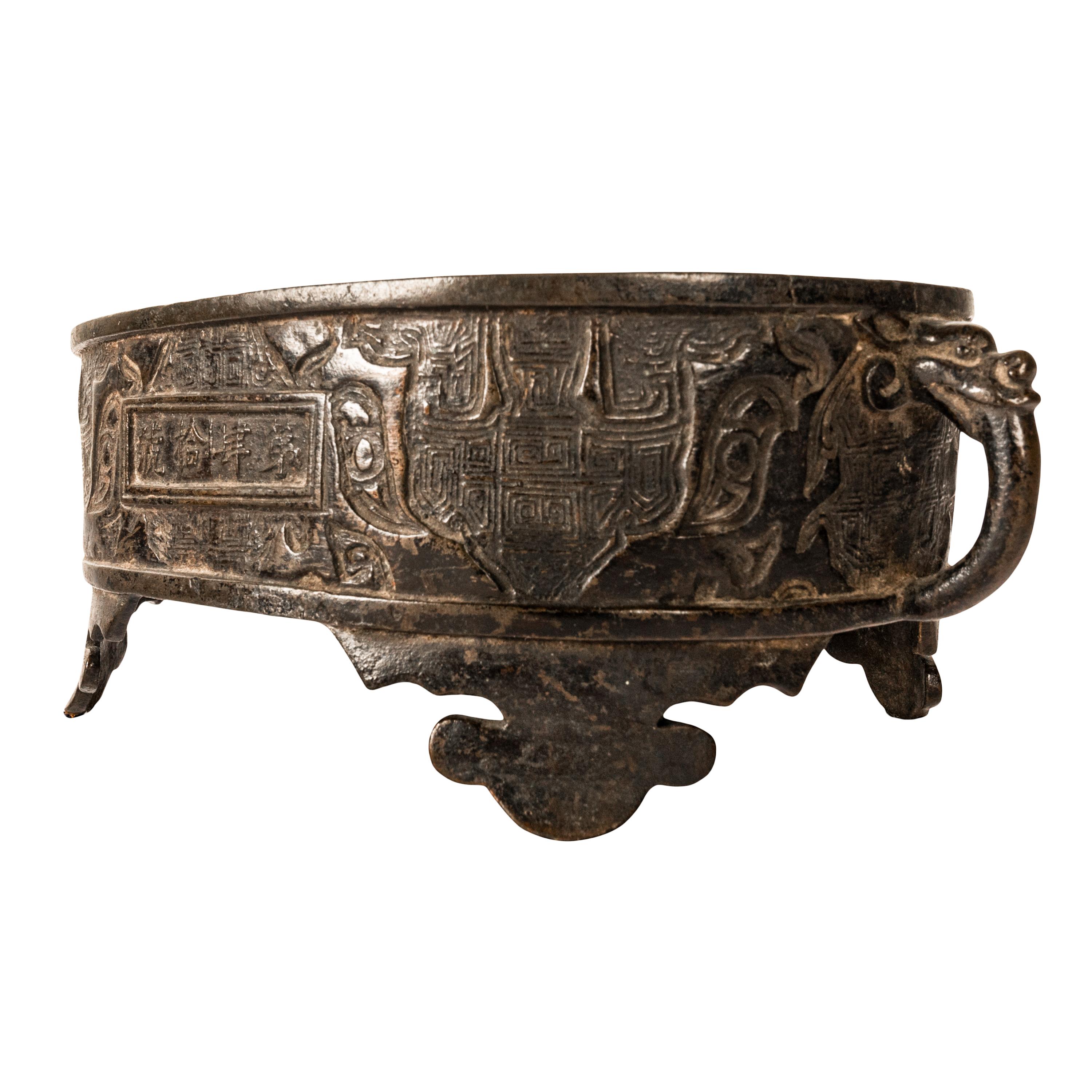 A good antique Chinese Zhou dynasty style archaistic bronze censer, incense burner.
This cast bronze censer is in the archaic Zhou dynasty style, but believed to be more likely from the Ming dynasty. The shallow oval shaped censer with zoomorphic