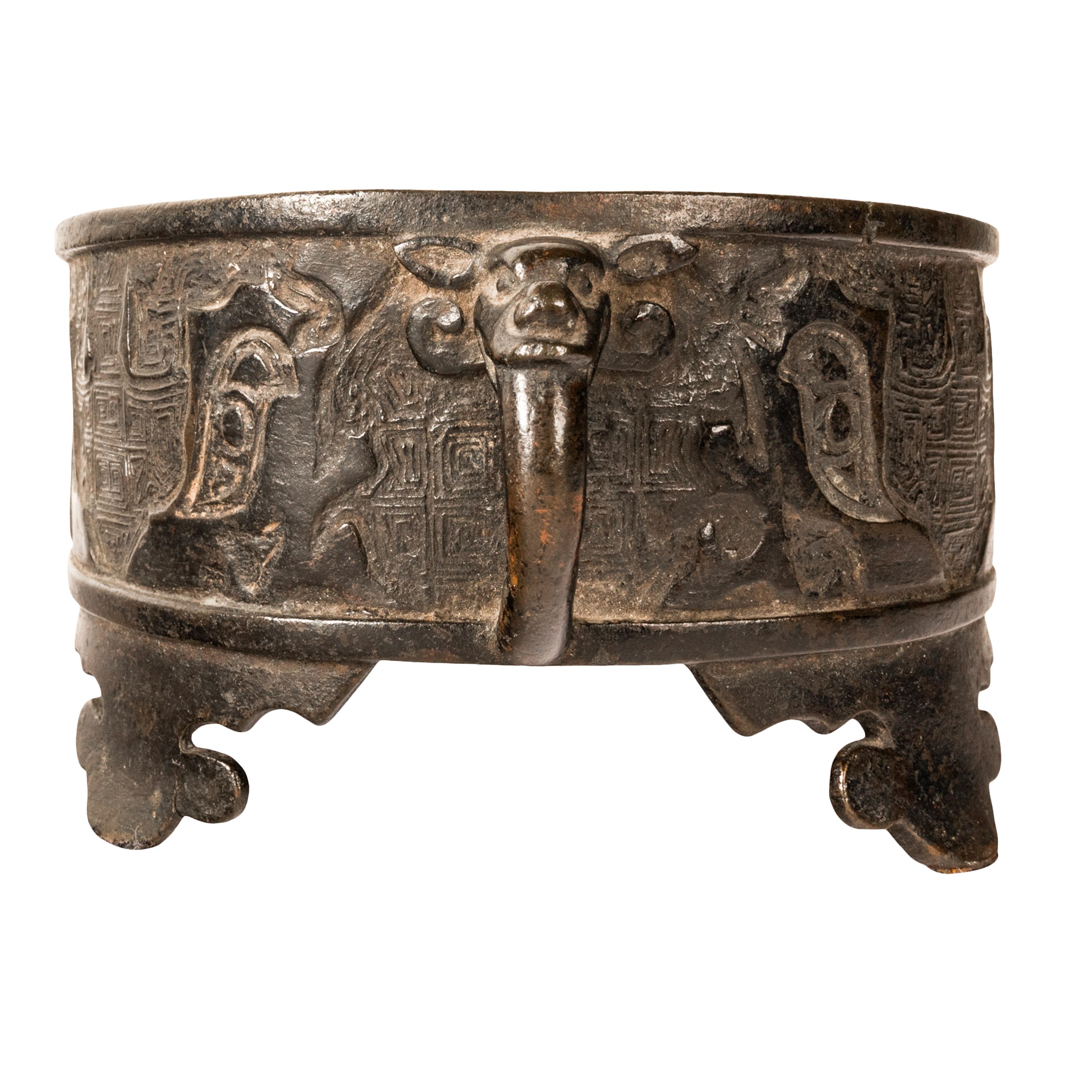 Encensoir chinois en bronze de style archaïque de la Dynasty Zhou Ming en vente 1
