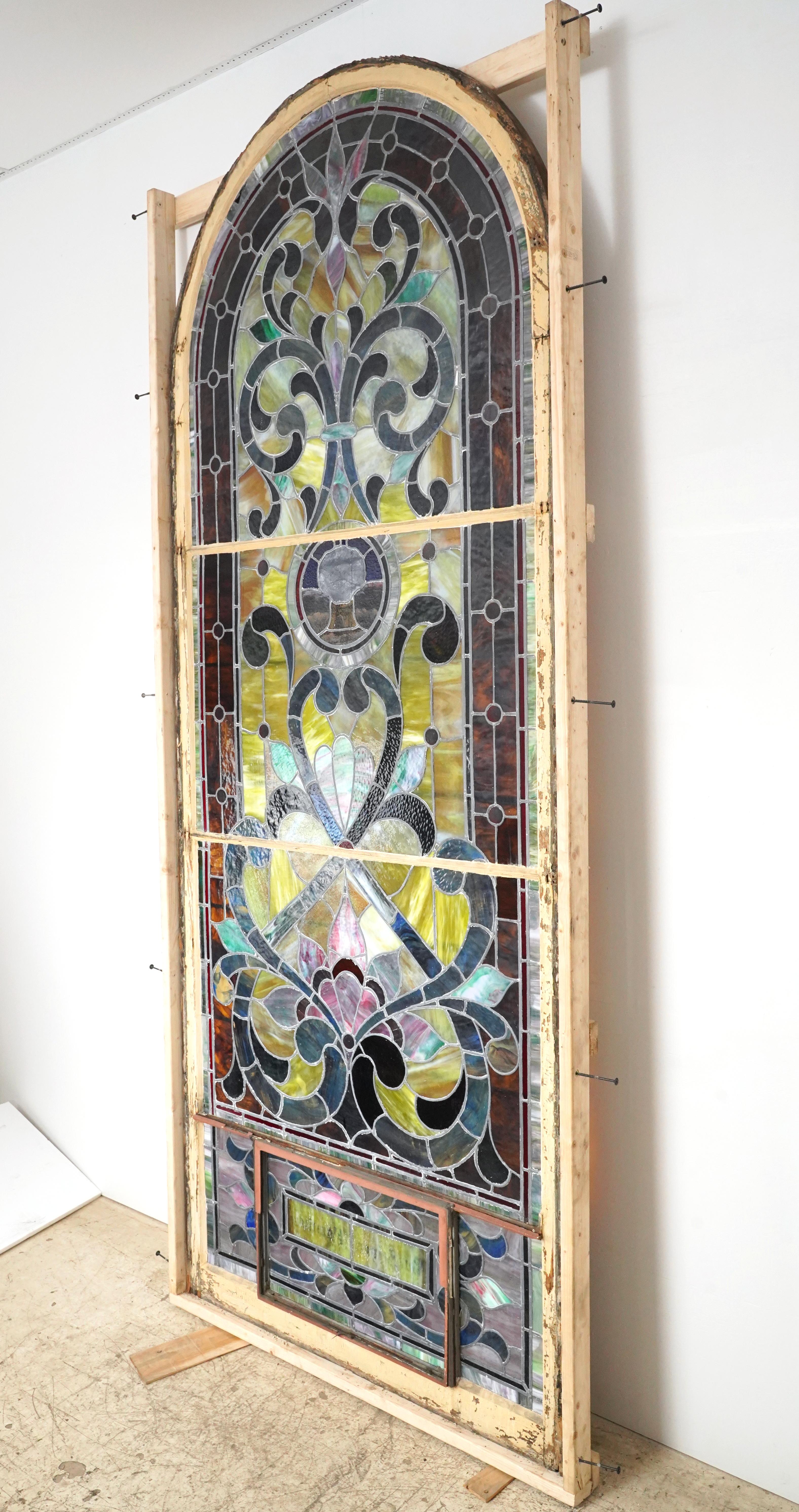 Ancien vitrail d'église en plomb arqu�é 149 x 59 in. en vente 8