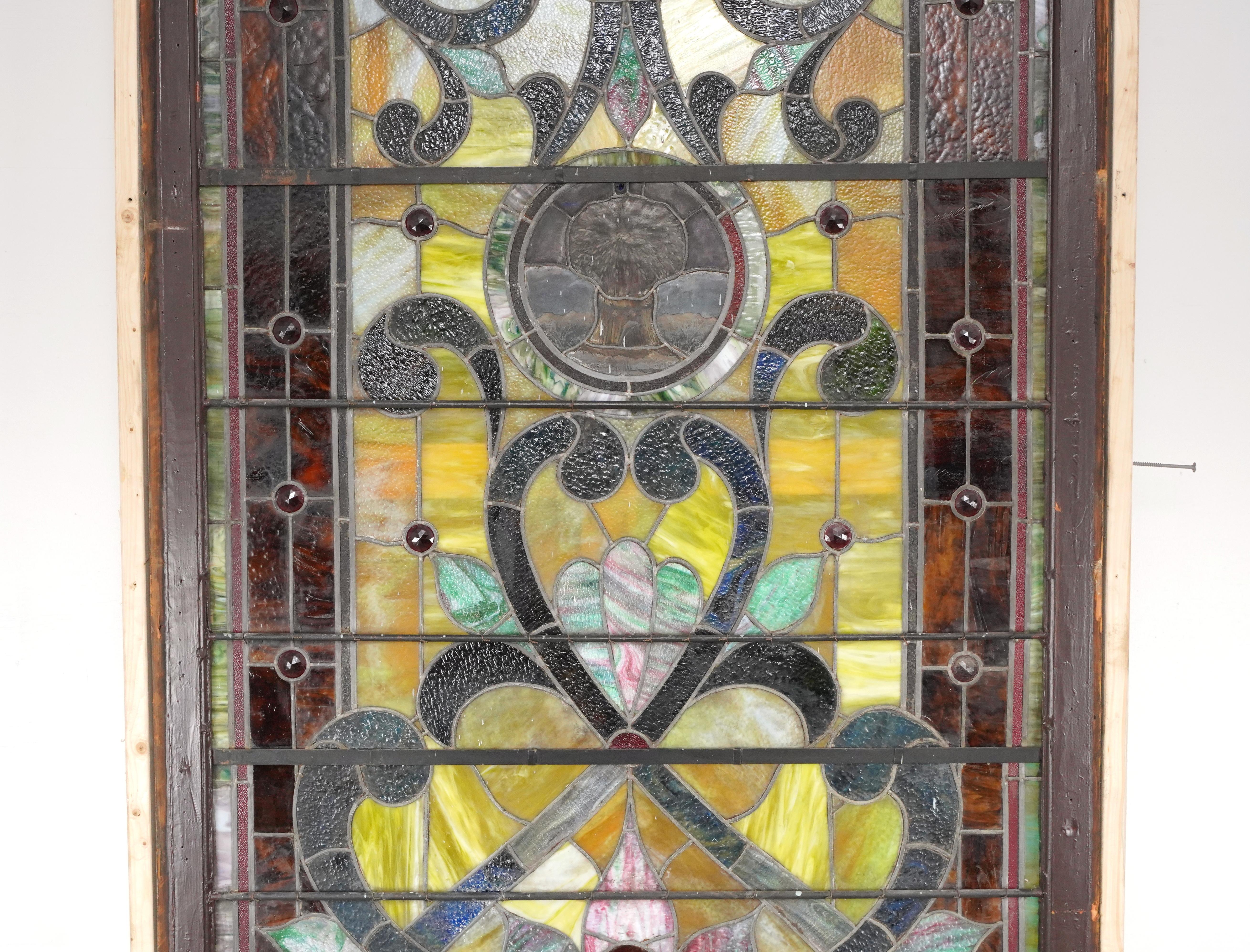 Américain Ancien vitrail d'église en plomb arqué 149 x 59 in. en vente