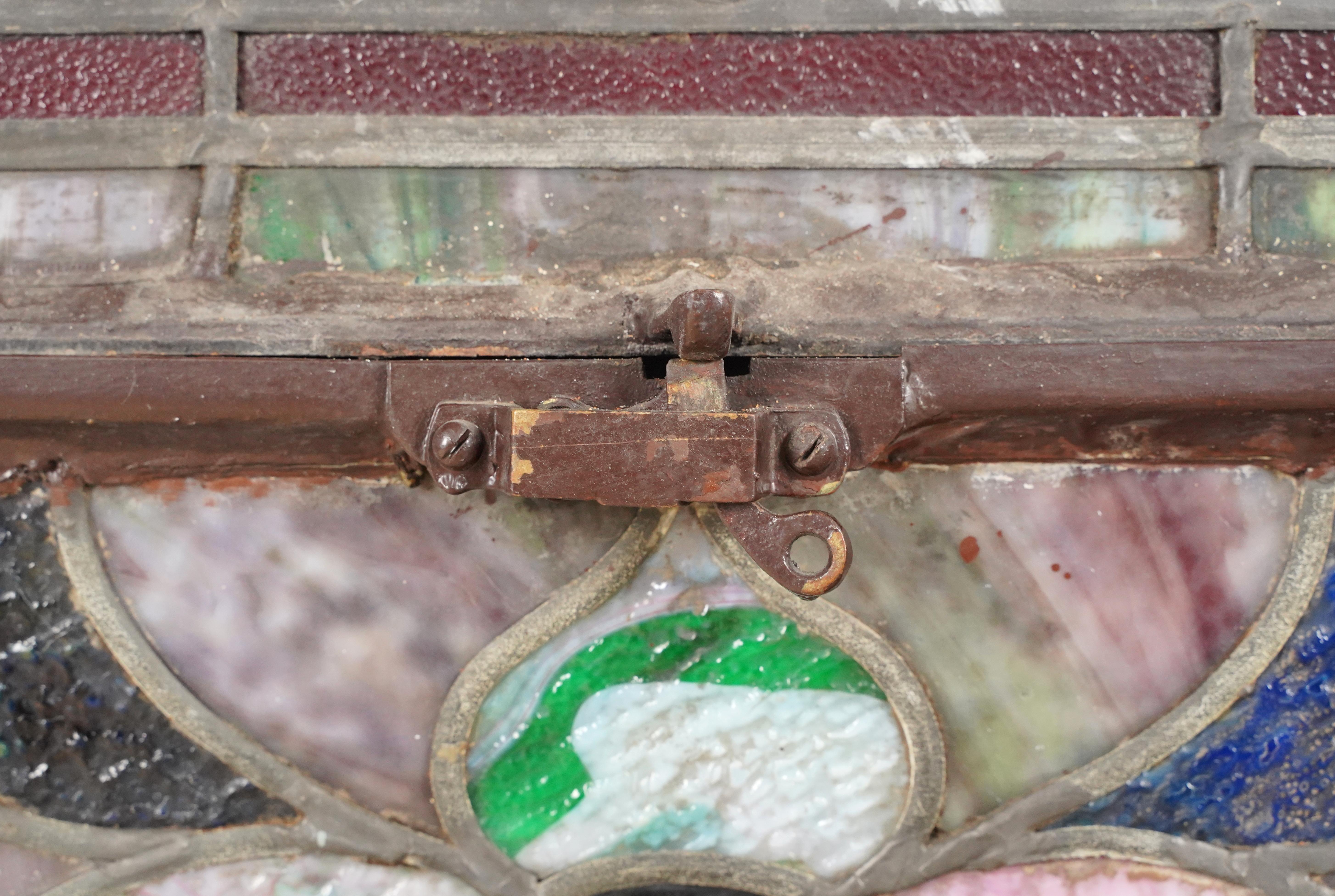 Ancien vitrail d'église en plomb arqué 149 x 59 in. en vente 1