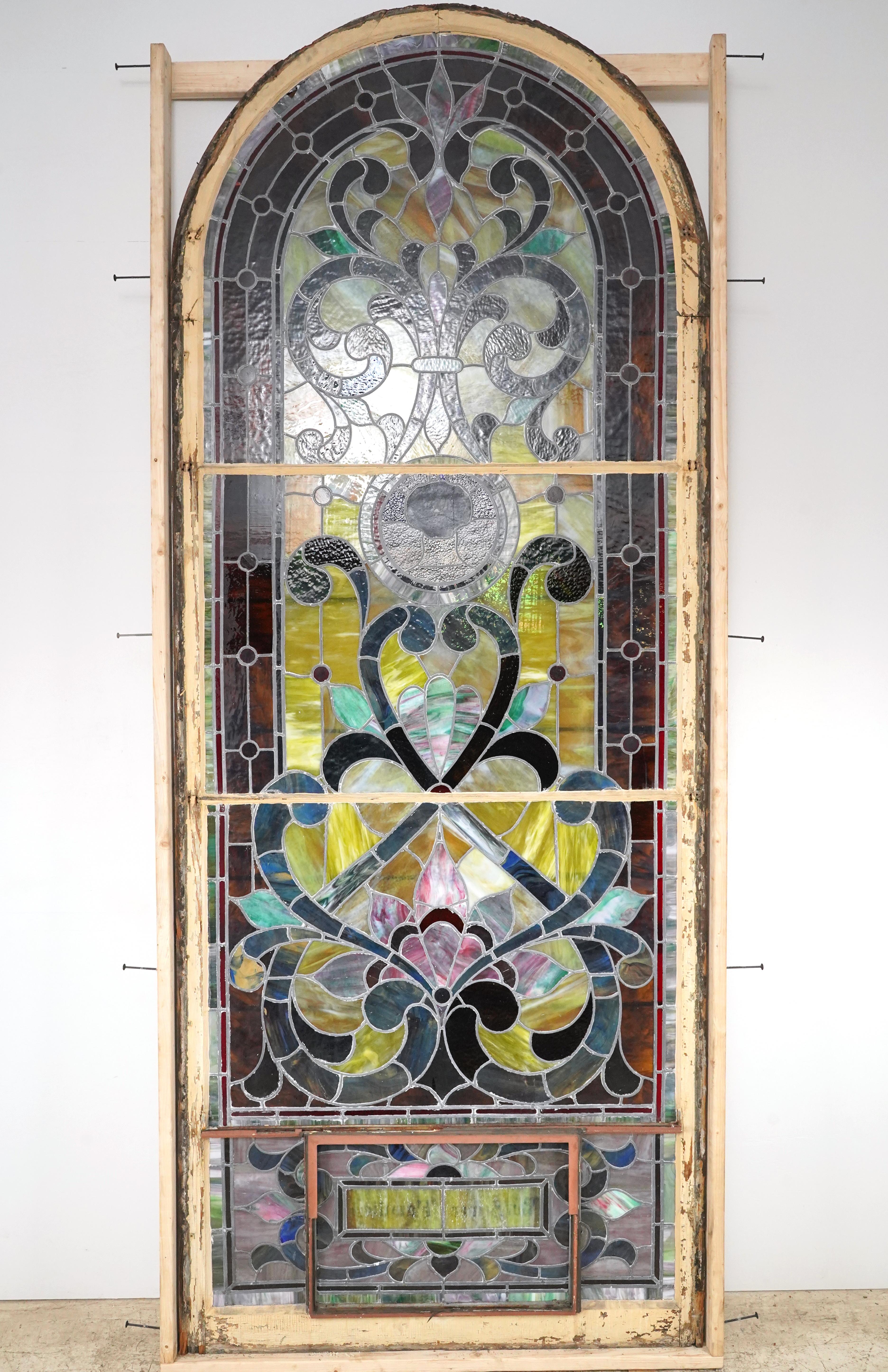 Ancien vitrail d'église en plomb arqué 149 x 59 in. en vente 3