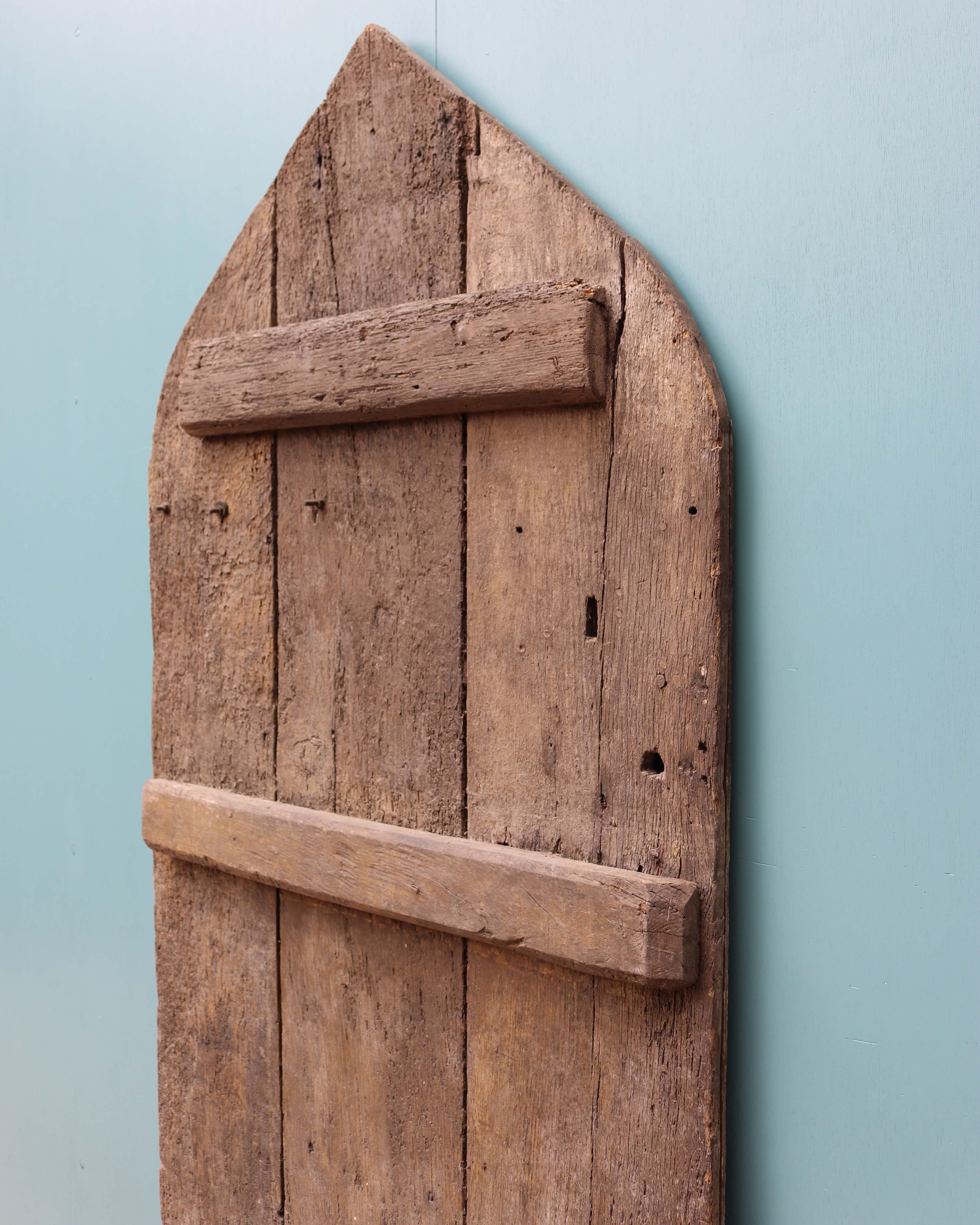 Antique Arched Oak Plank Door In Fair Condition In Wormelow, Herefordshire
