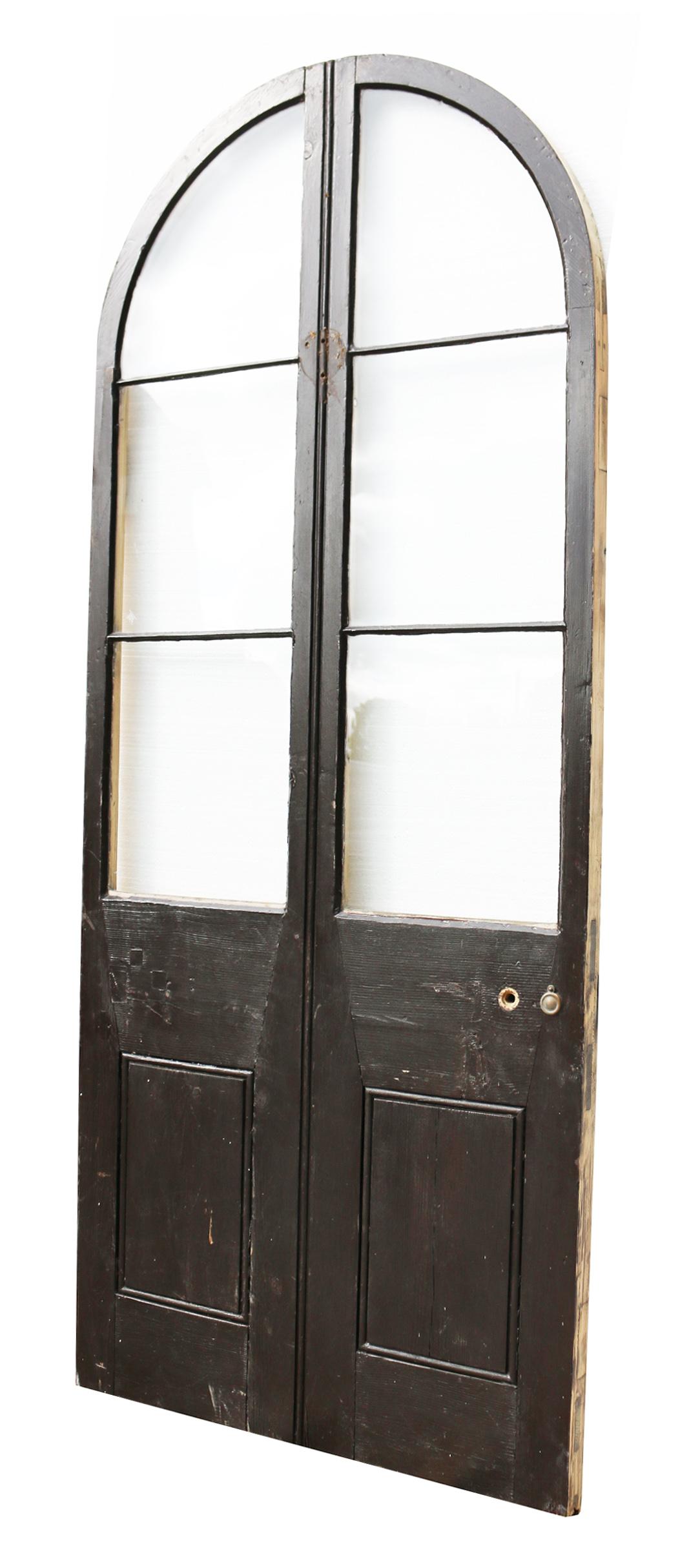 Regency or early Victorian period. This door is in excellent condition and has safety glass fitted to the four lower panels.

Measures: Height 209.5 cm
Width 87.5 cm
Depth 4.5 cm
Weight 29 kg.