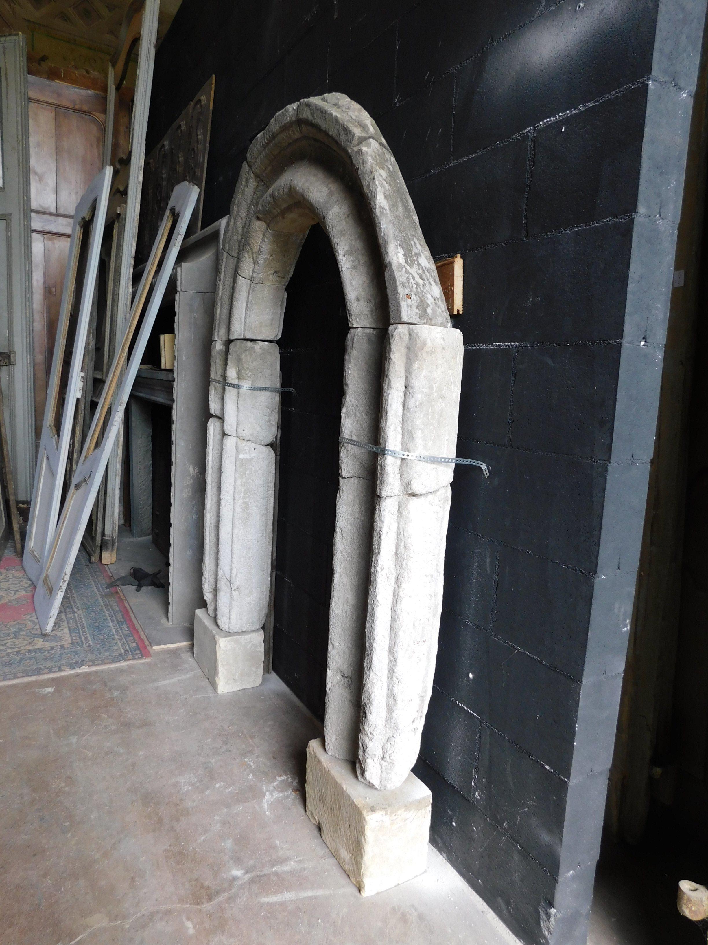 Antique Arched Portal / Window Frame in Grey Stone, 17th Century, Italy For Sale 3