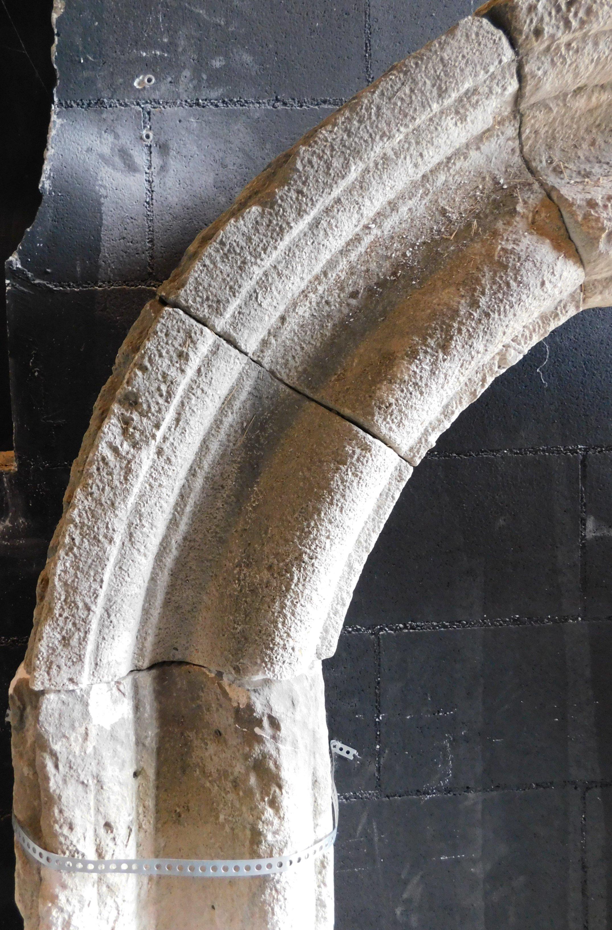18th Century and Earlier Antique Arched Portal / Window Frame in Grey Stone, 17th Century, Italy For Sale