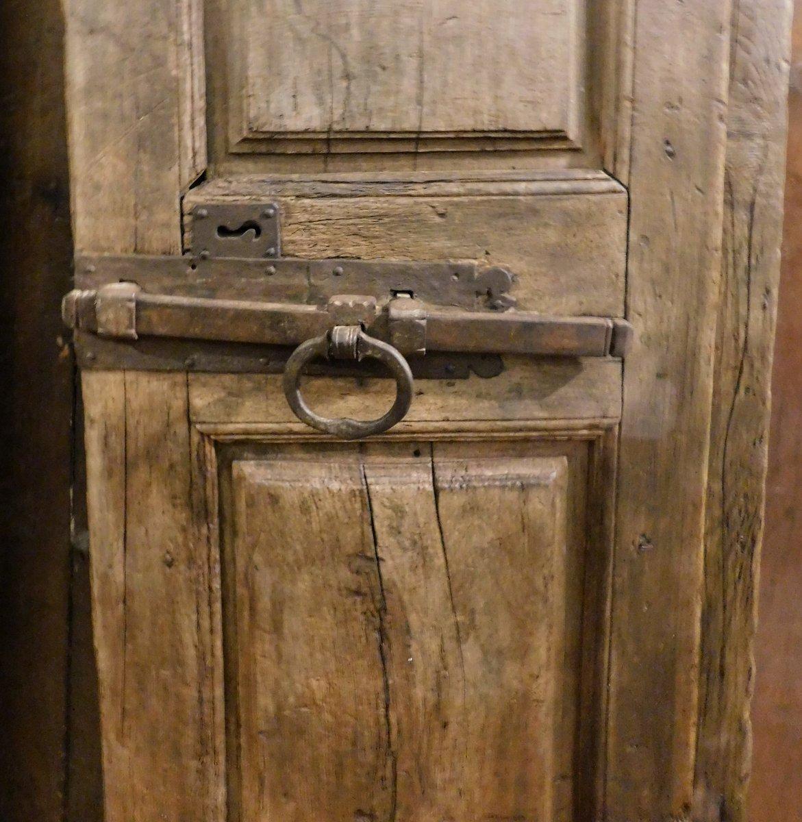 Antike gewölbte Tür aus Nussbaumholz, geschnitzt im 18. Jahrhundert, Italien (Handgeschnitzt) im Angebot